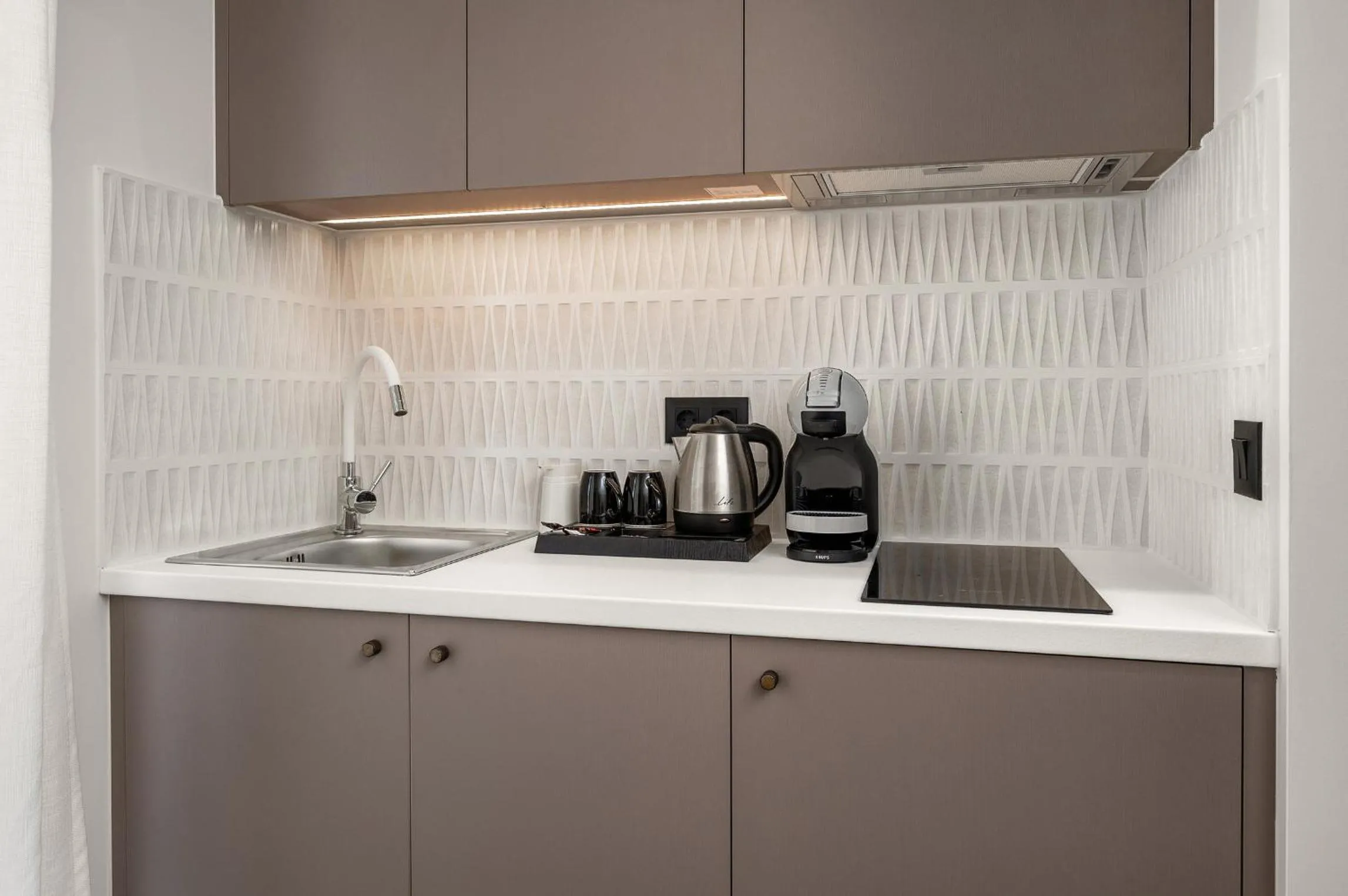 Glaros Hotel Apartment