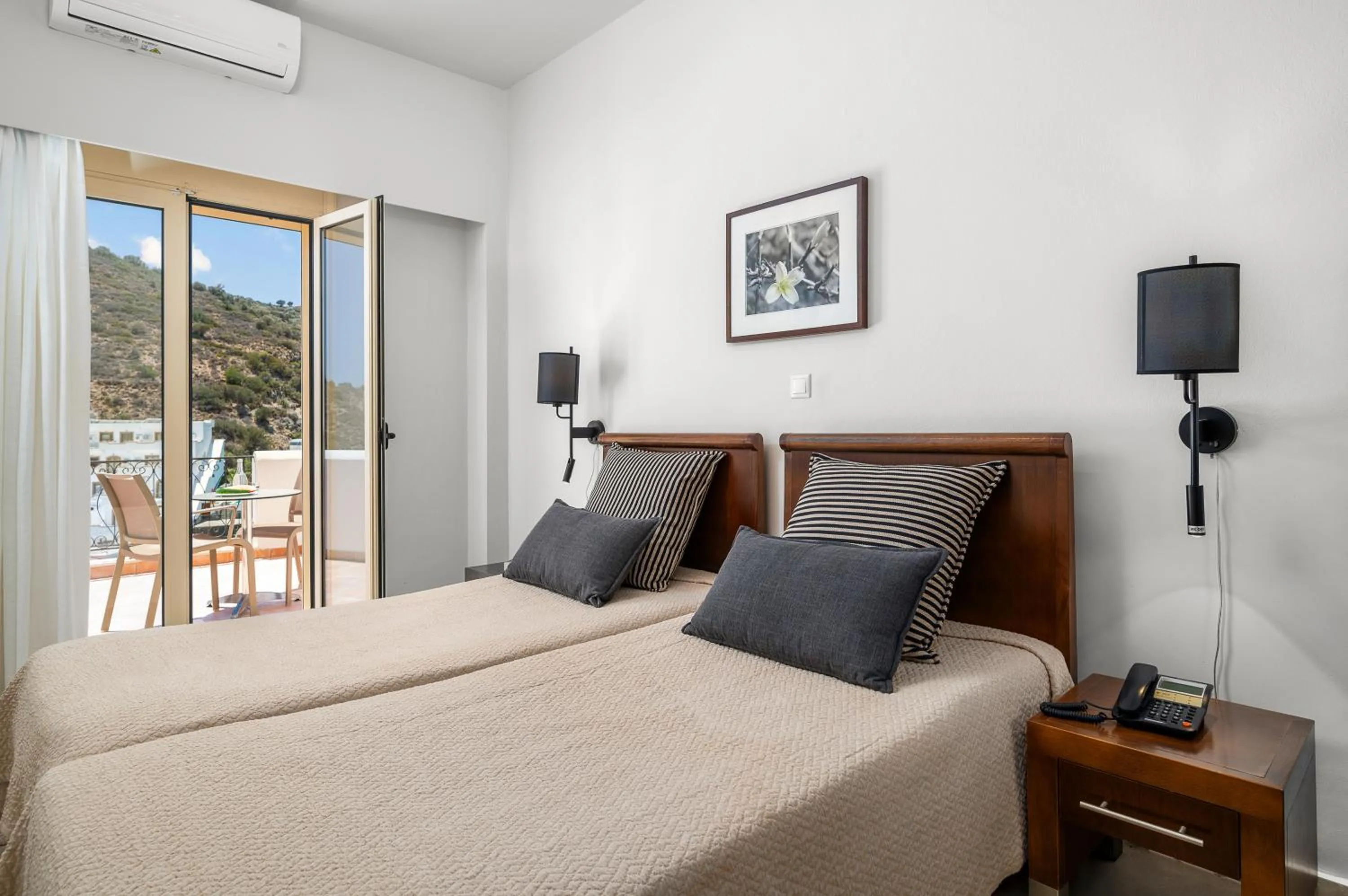 Bed in Glaros Hotel Apartment