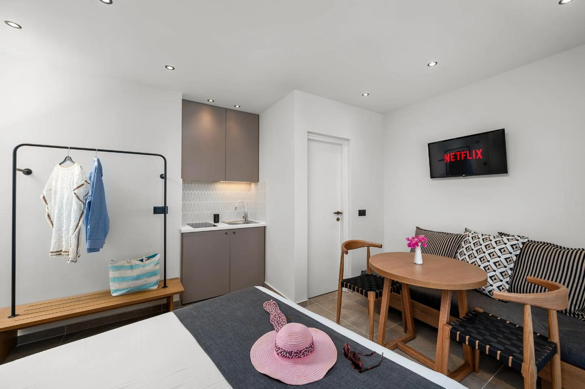 Glaros Hotel Apartment