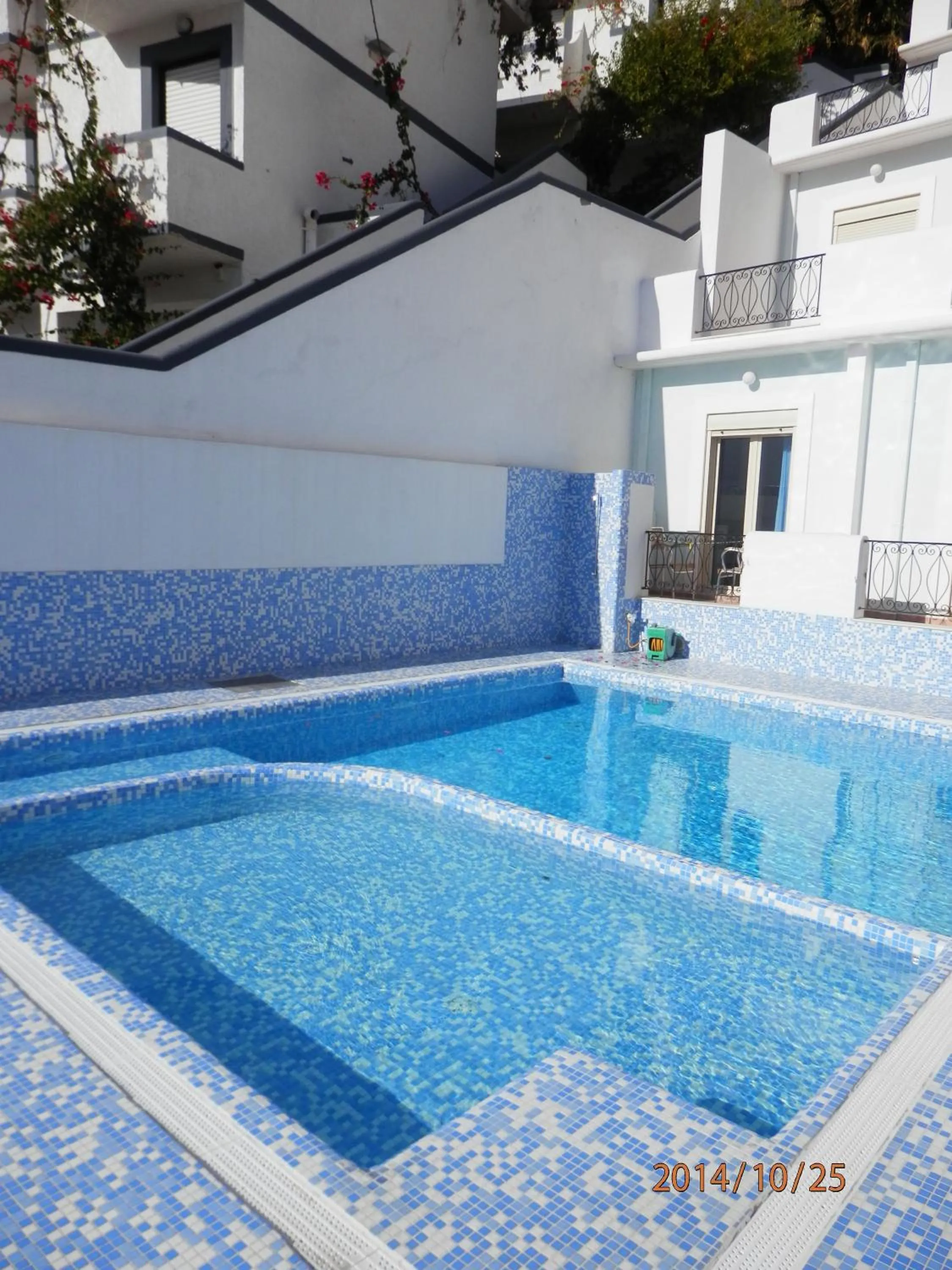 Swimming pool in Glaros Hotel Apartment