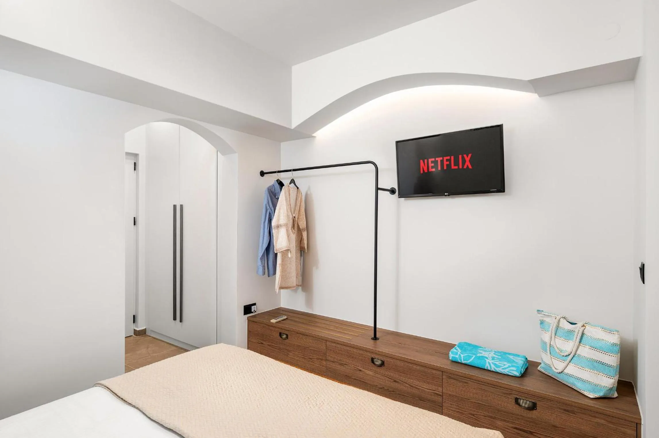 Bed in Glaros Hotel Apartment