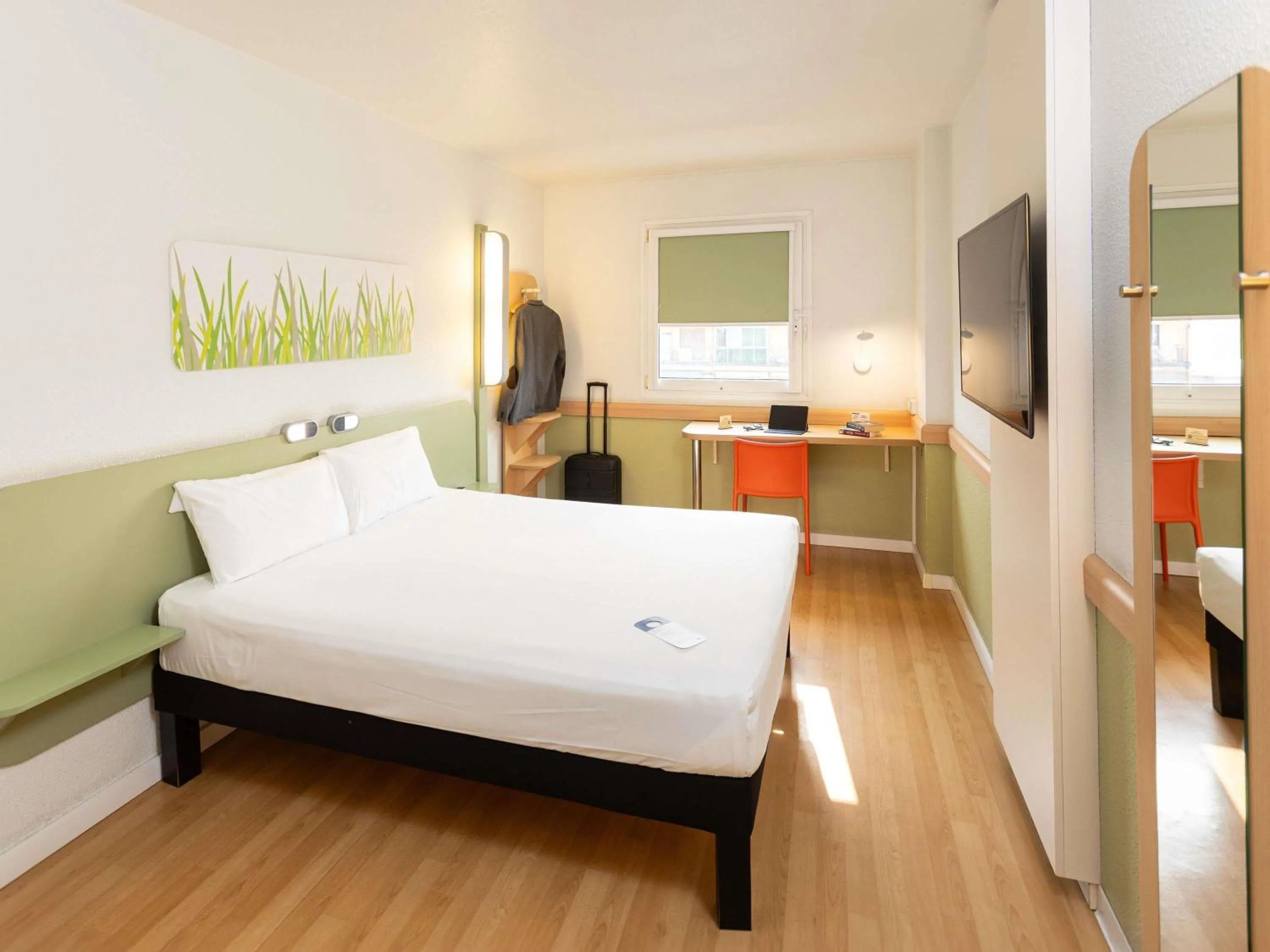 Bedroom, Bed in Ibis Budget Valencia Aeropuerto