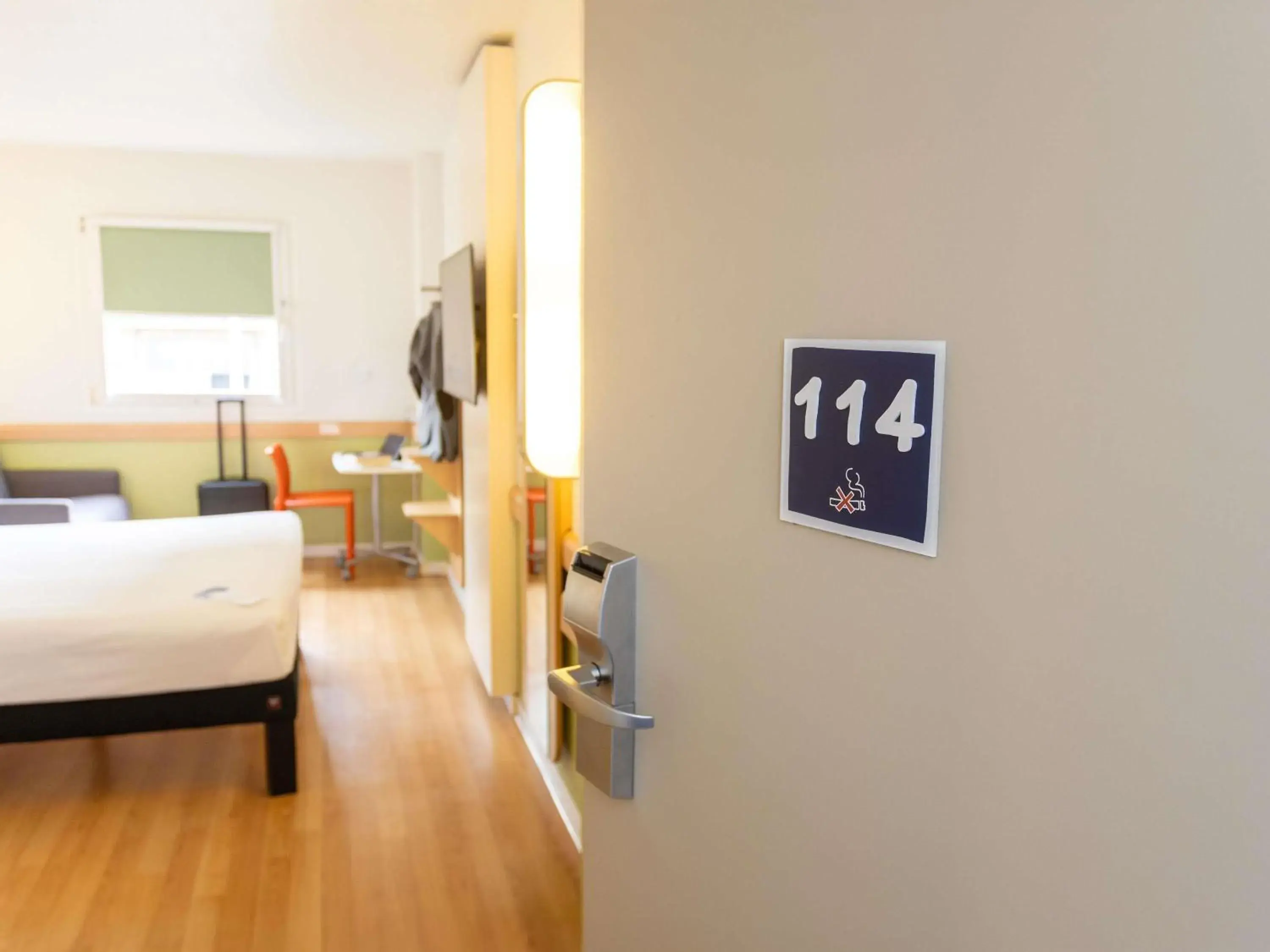 Bedroom, Bed in Ibis Budget Valencia Aeropuerto Bedroom, Bed in Ibis Budget Valencia Aeropuerto