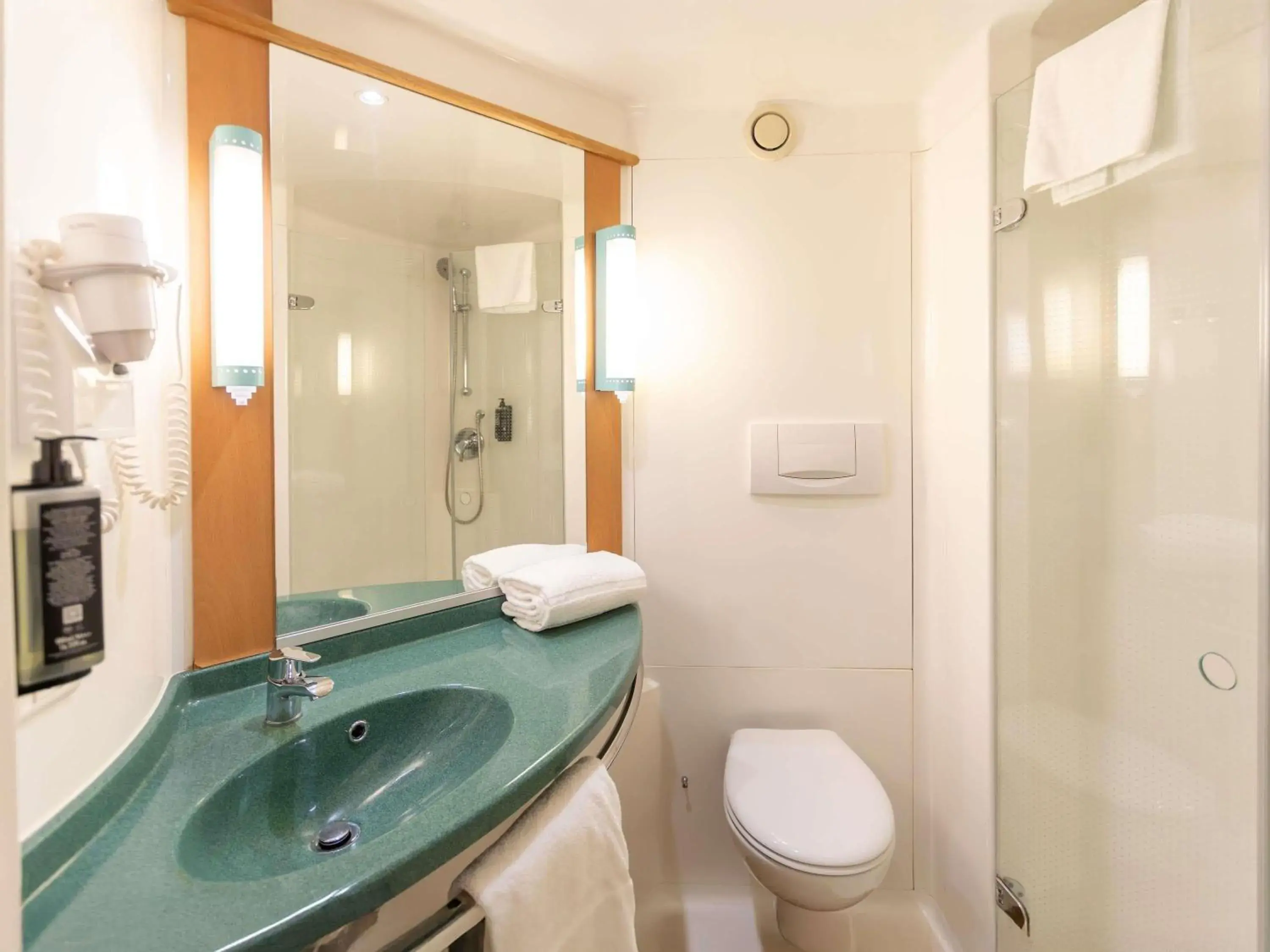 Bedroom in Ibis Budget Valencia Aeropuerto Bedroom in Ibis Budget Valencia Aeropuerto