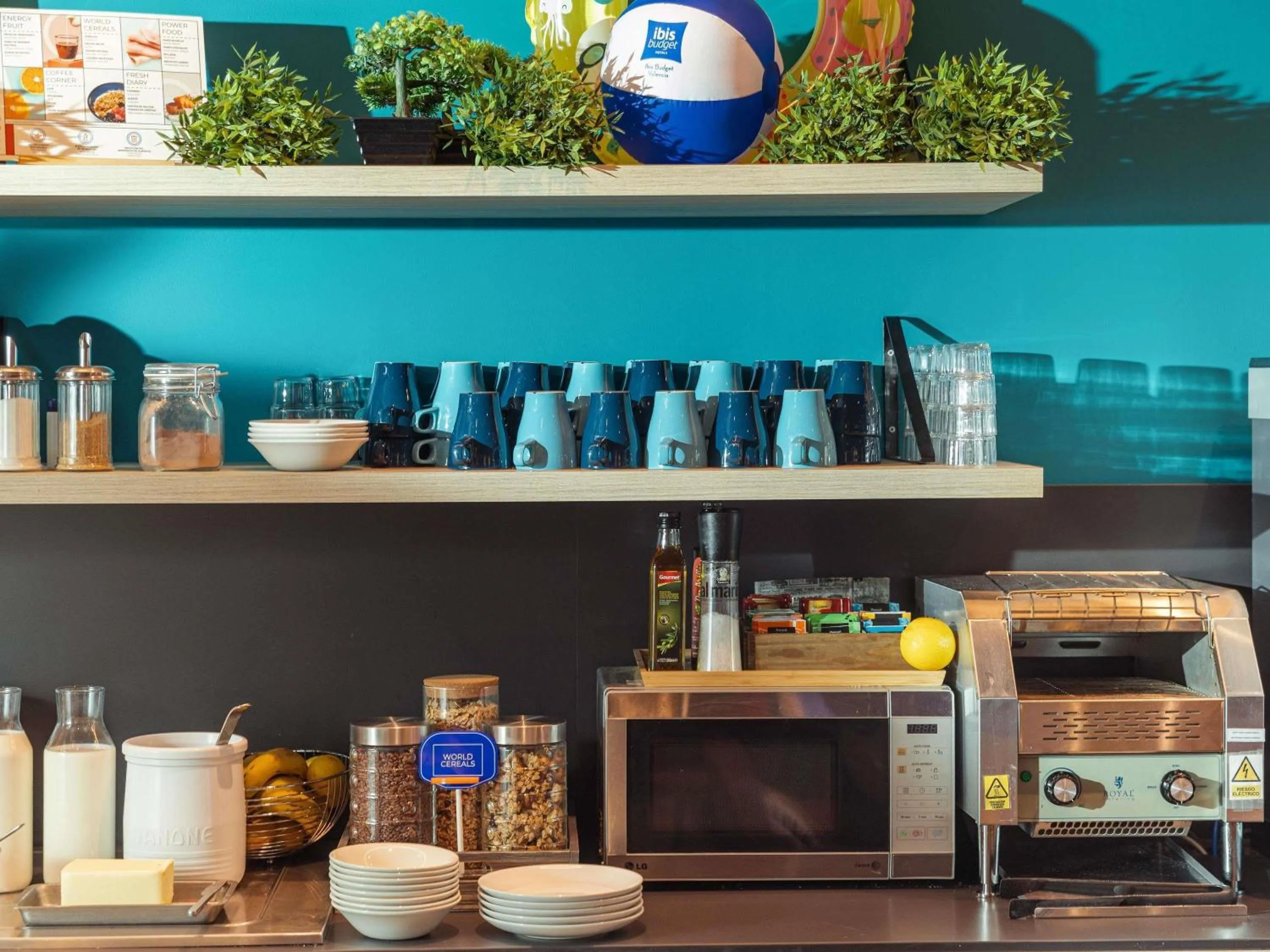 Property building in Ibis Budget Valencia Aeropuerto