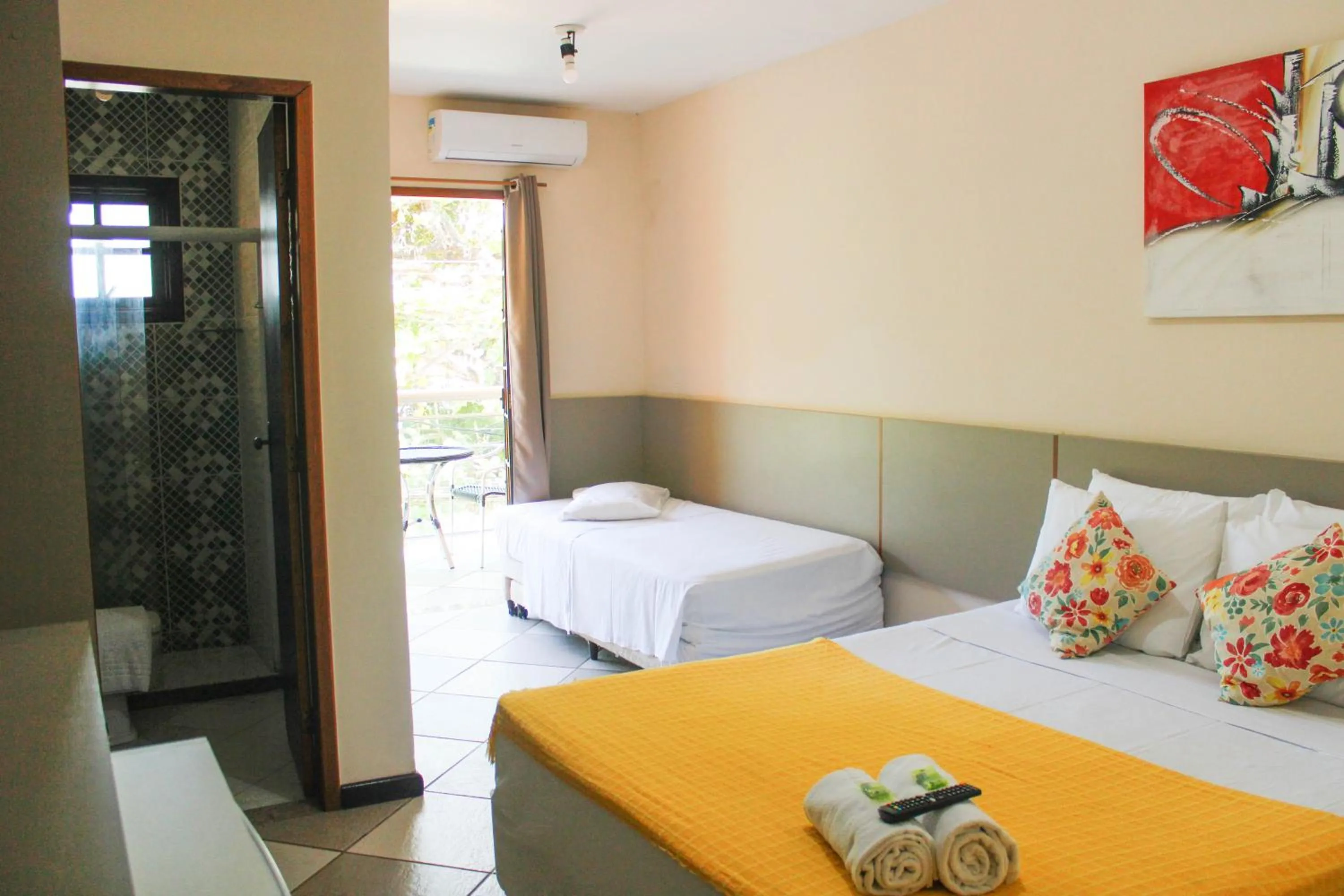 Bed in Lonier Praia Inn Flats