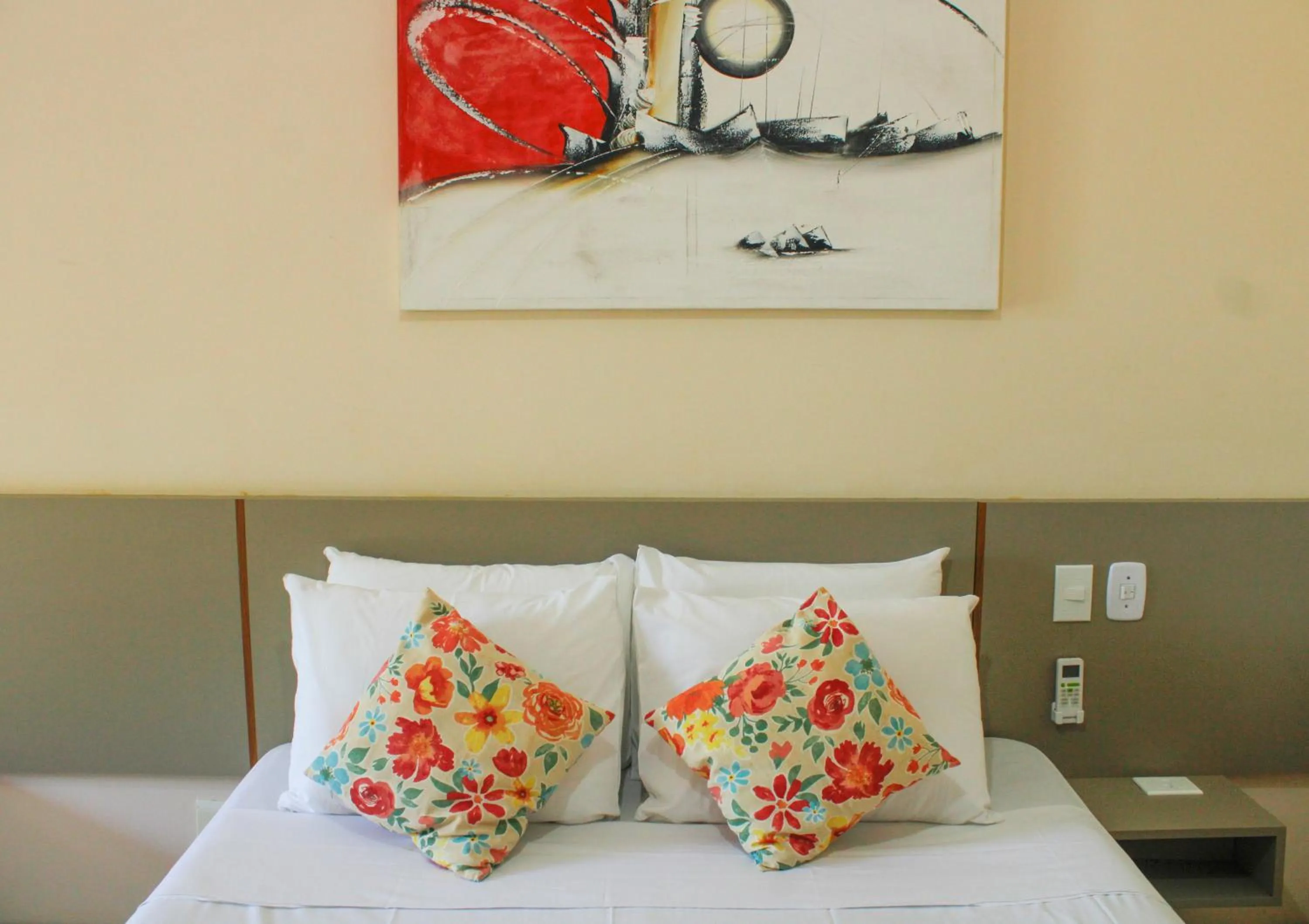 Bed in Lonier Praia Inn Flats