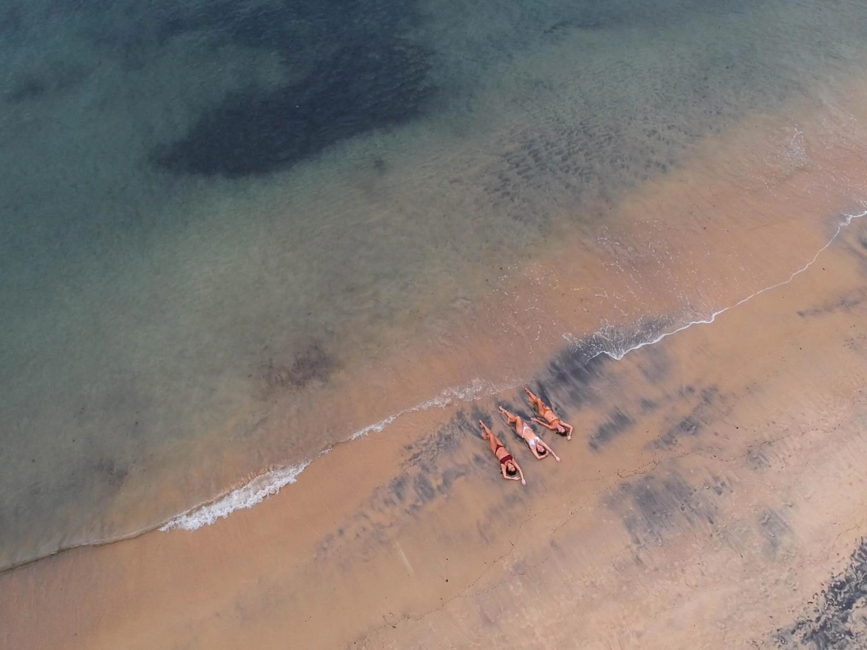 People in Lonier Praia Inn Flats