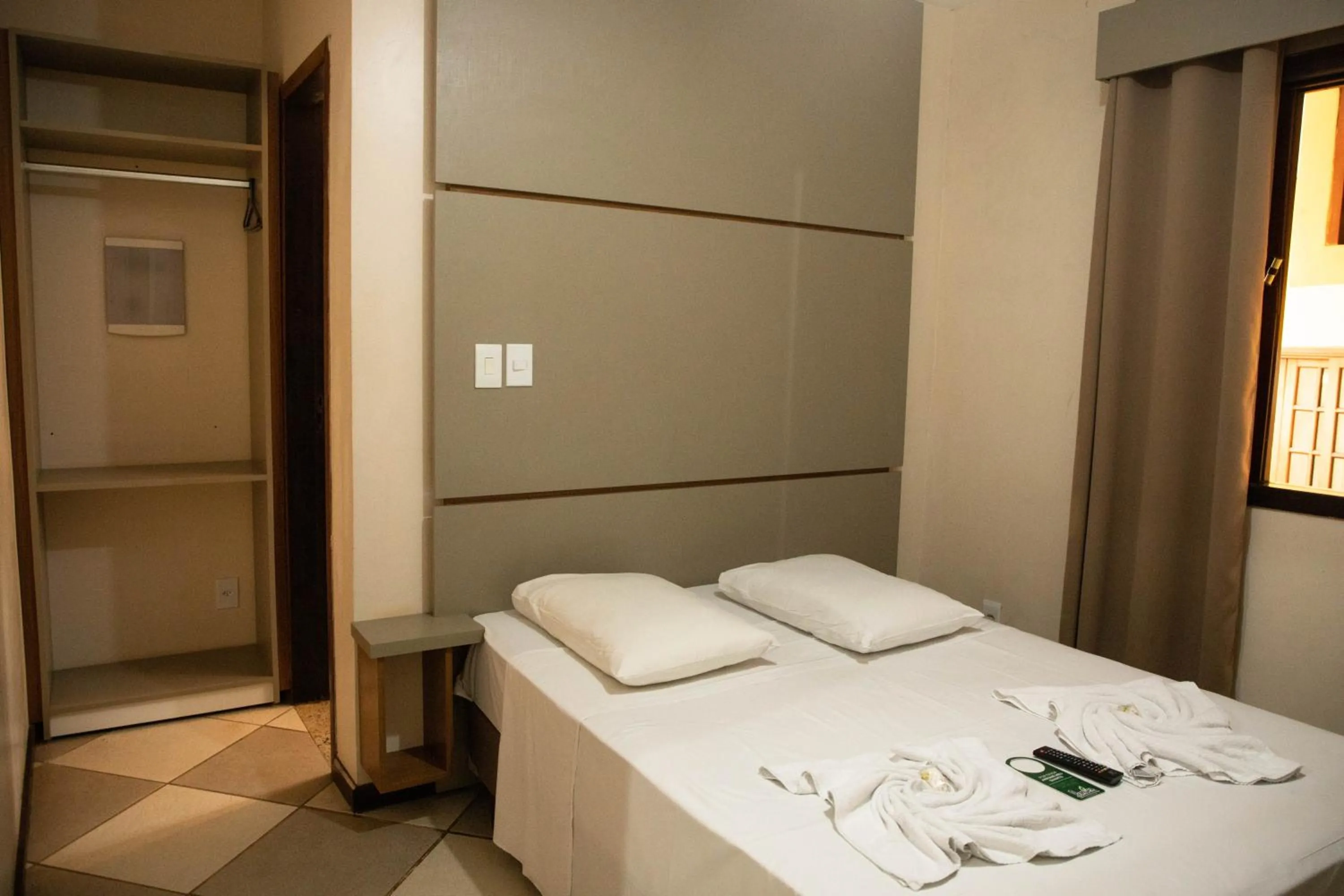 Bed in Lonier Praia Inn Flats