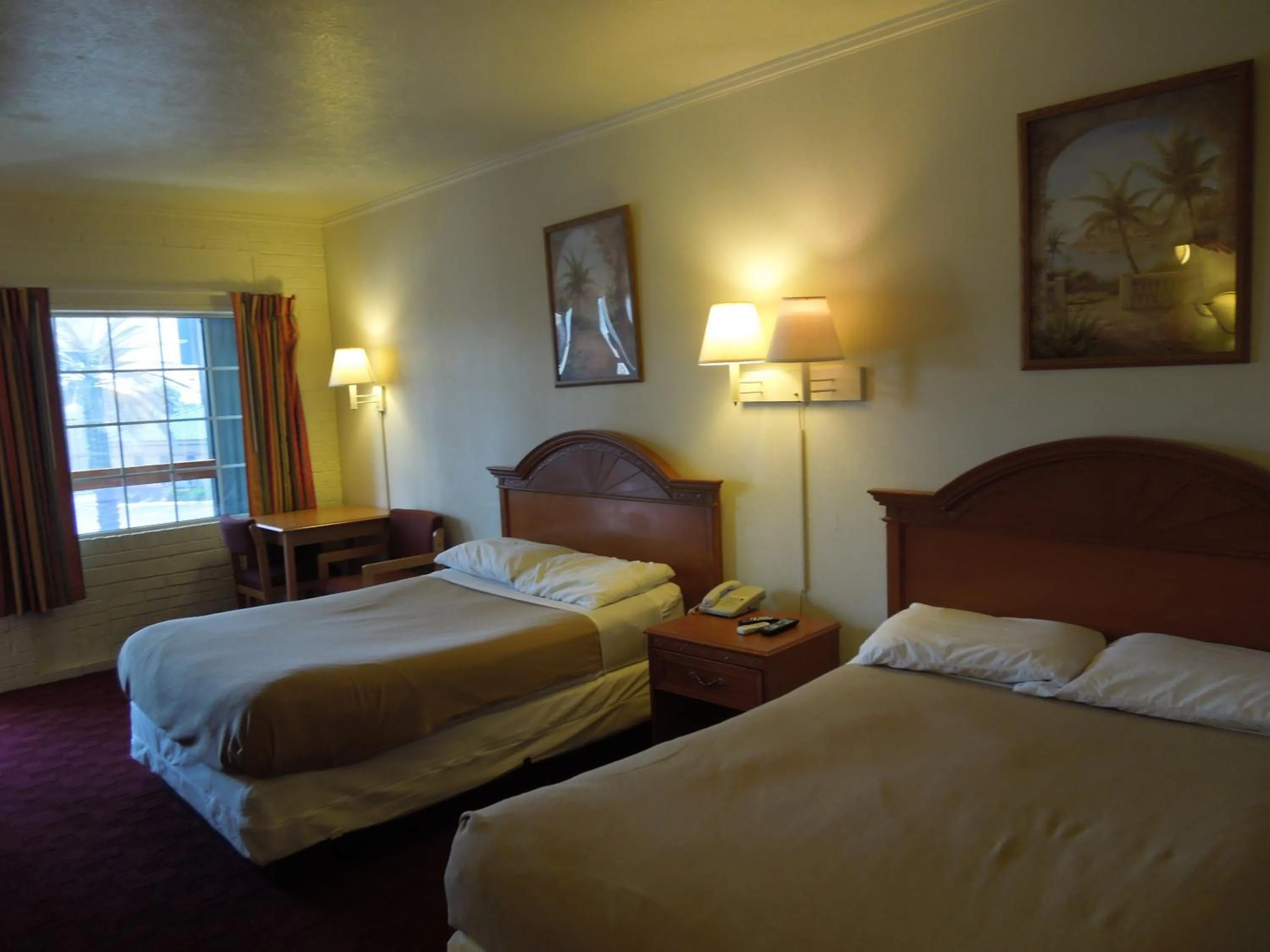 Bedroom, Bed in Wildwood Inn