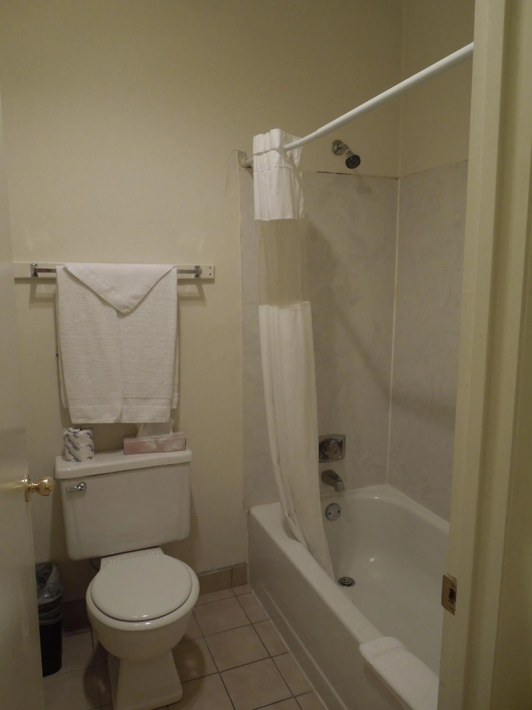 Bathroom in Wildwood Inn