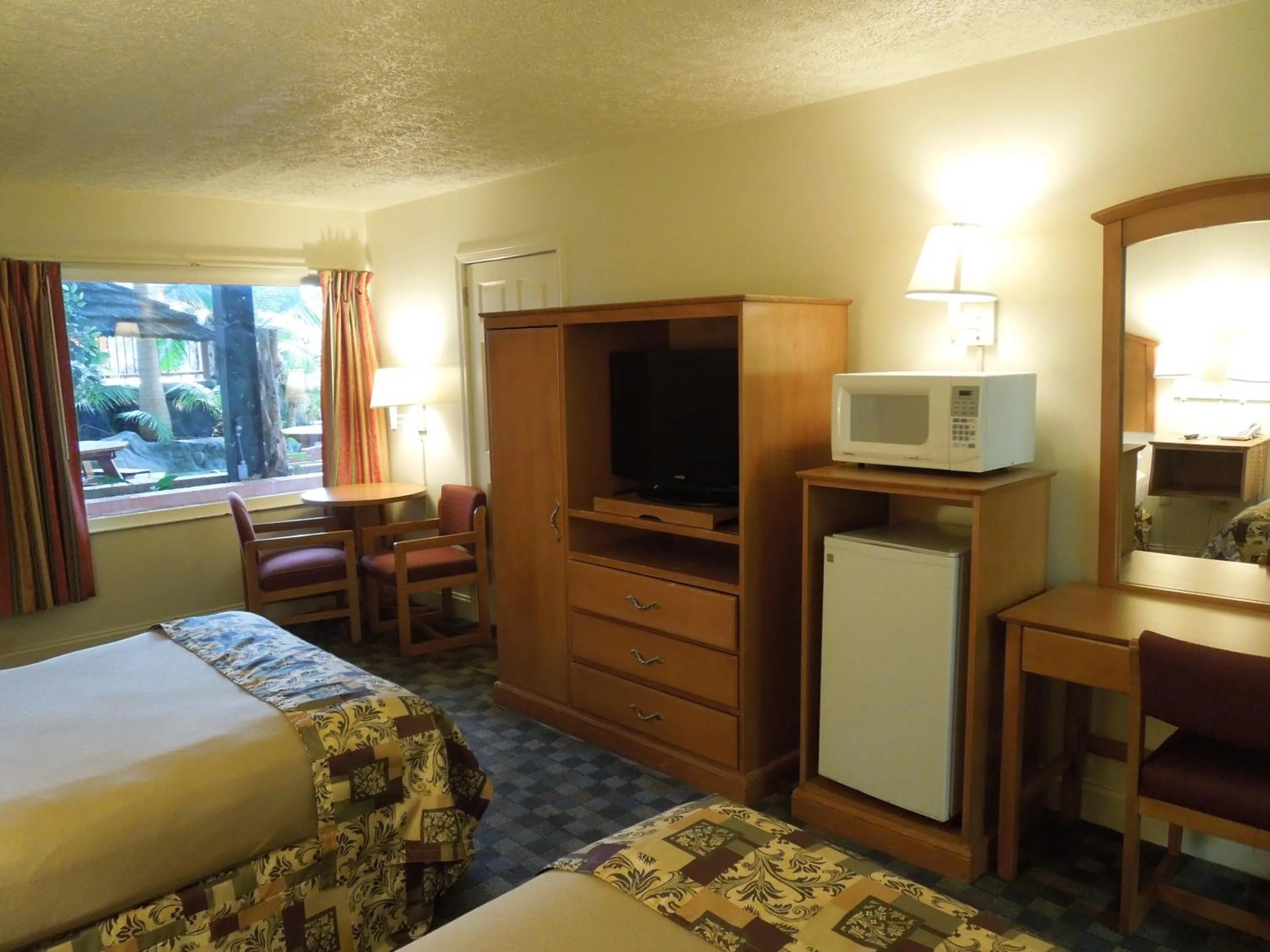 Bedroom, Bed in Wildwood Inn