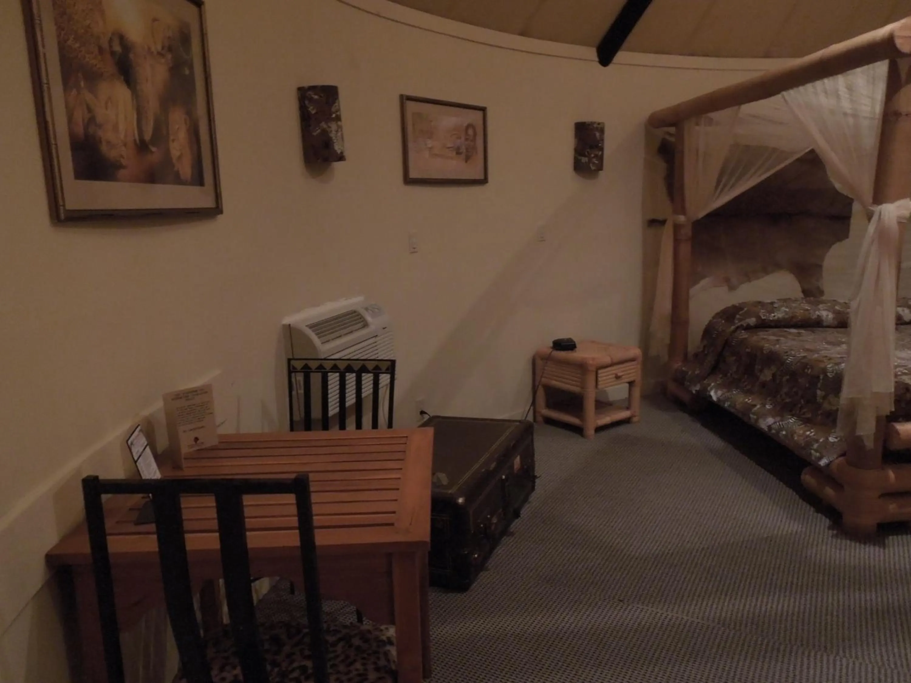 Decorative detail, Bed in Wildwood Inn