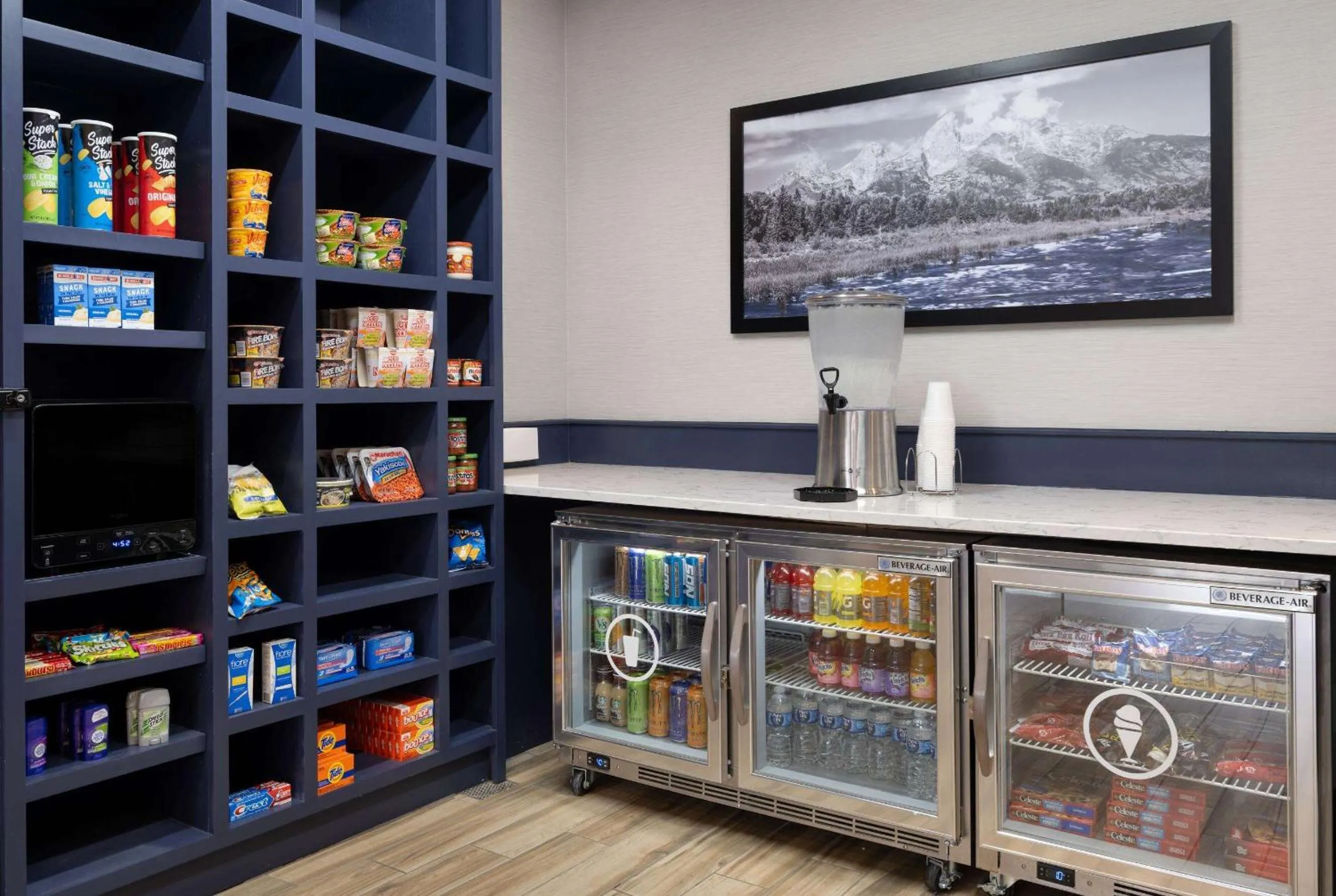 Food and drinks in AmericInn by Wyndham Casper Event Center Area