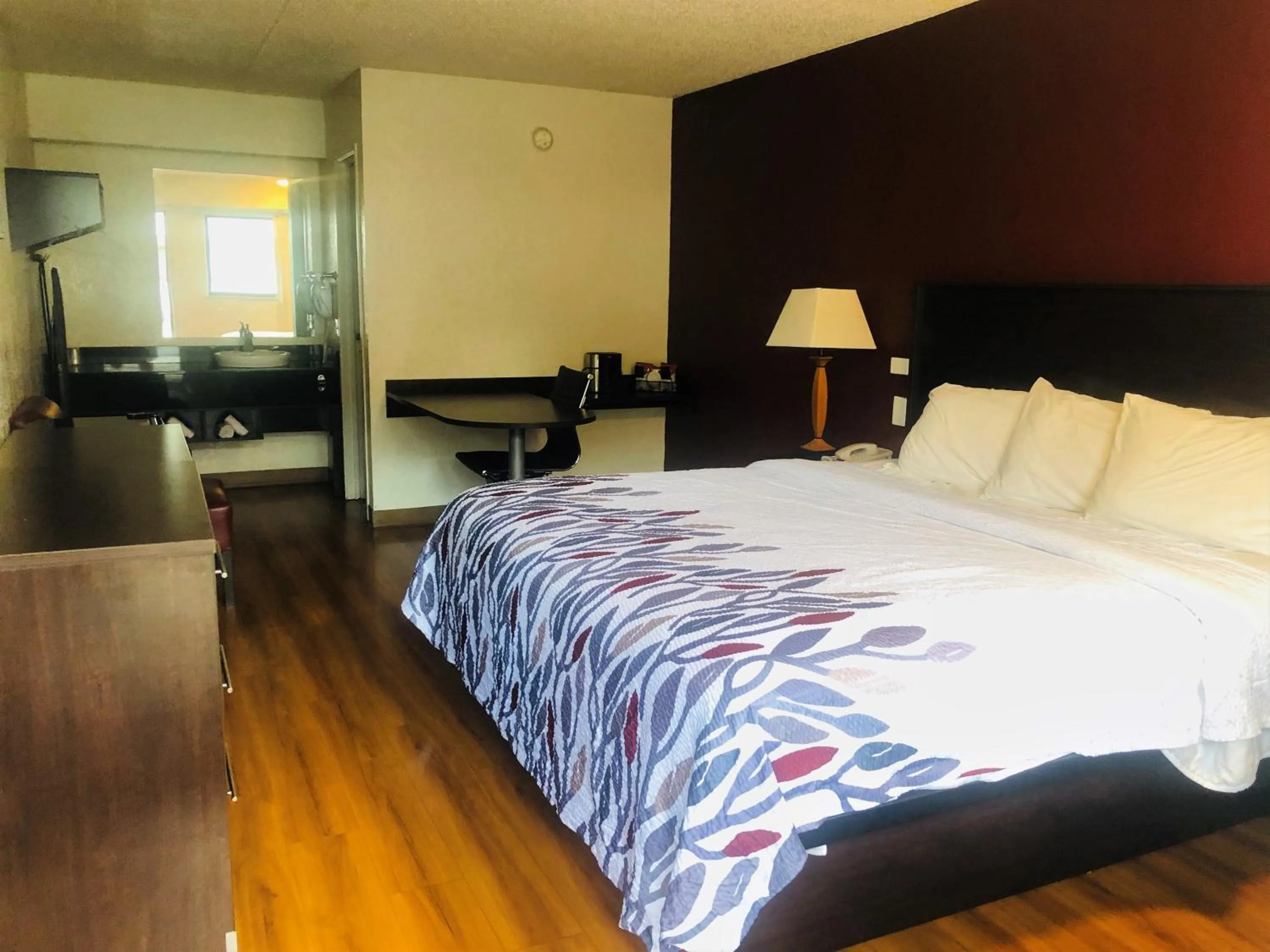 Bedroom in Red Roof Inn Bridgeton