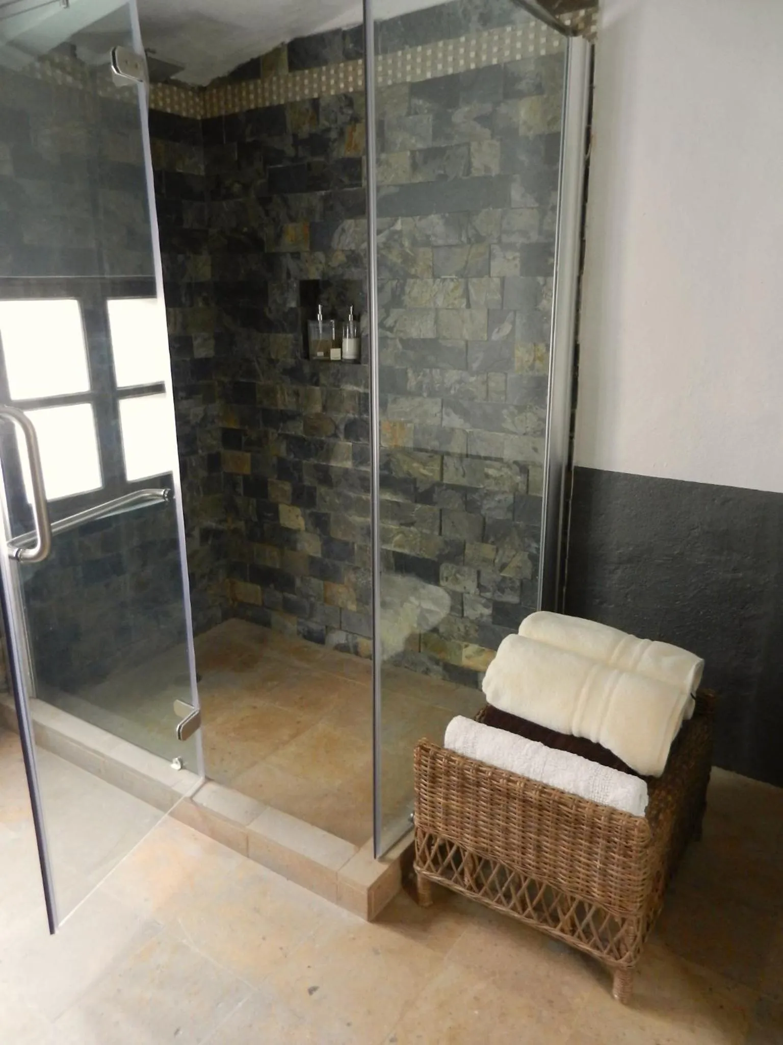 Shower, Bed in La Casa del Atrio