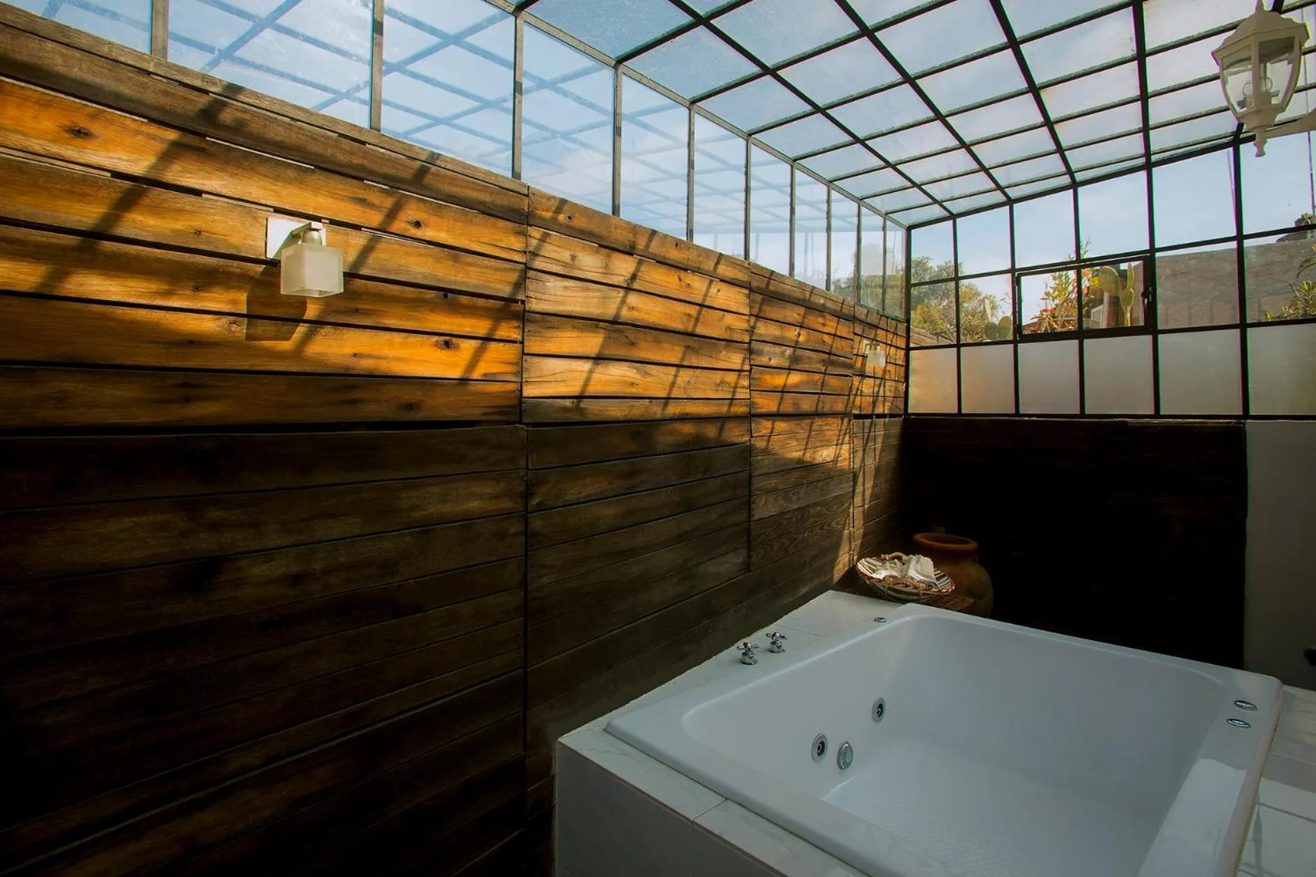 Hot Tub in La Casa del Atrio