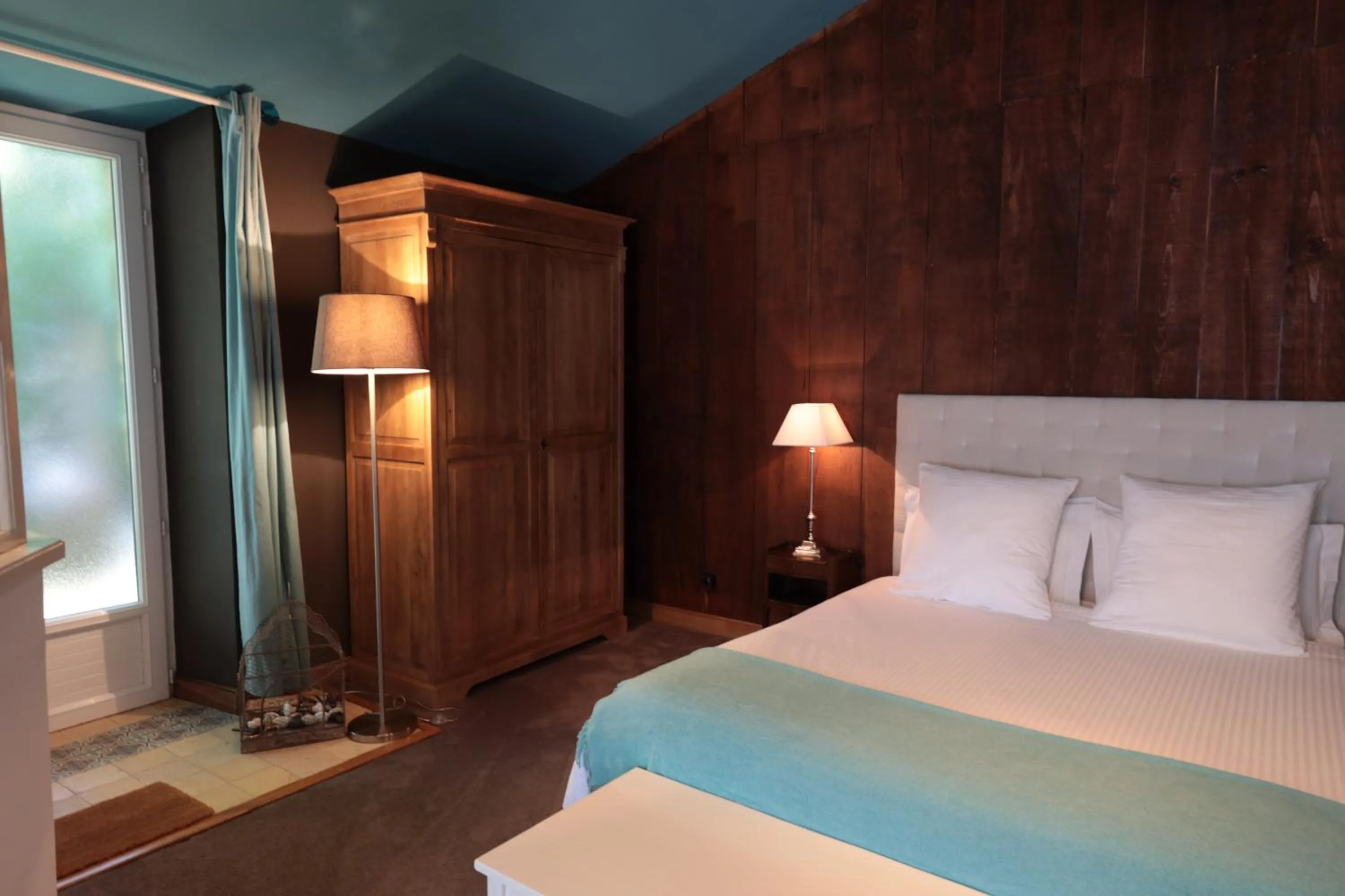 Staff, Bed in Relais de Chasse la Chaignaie