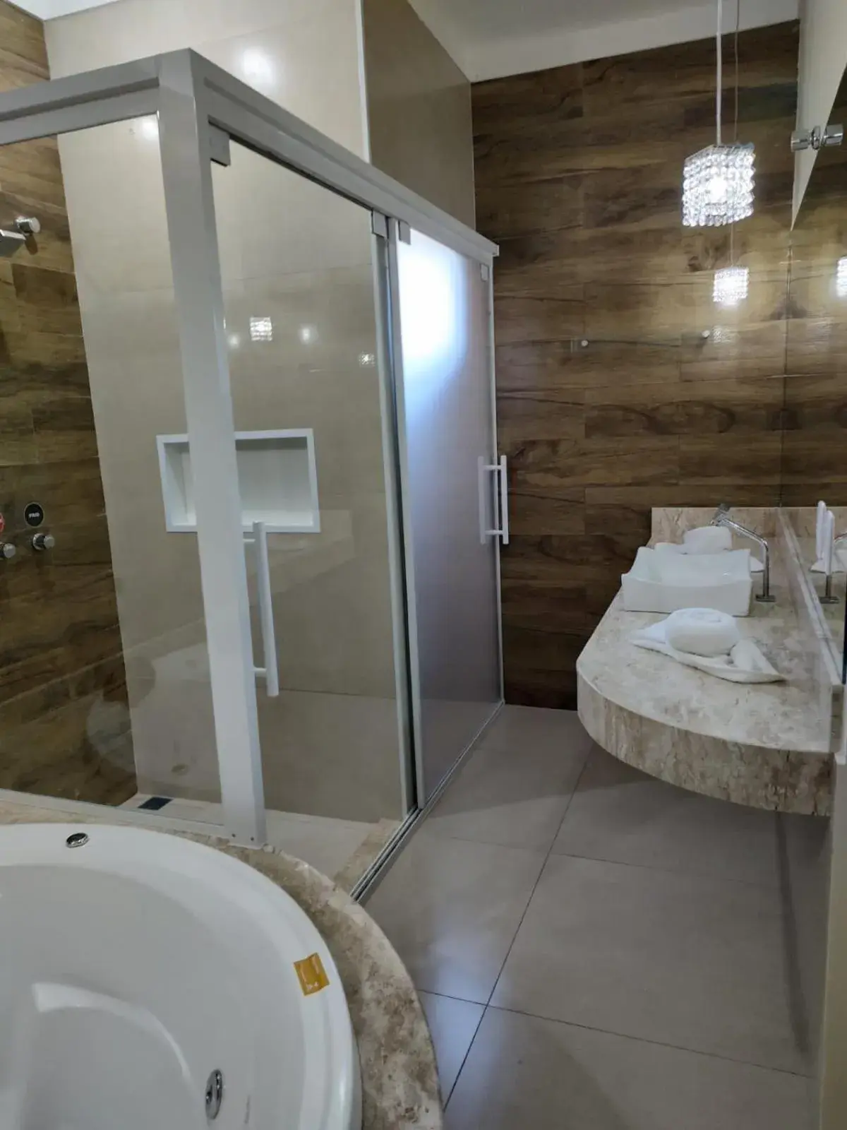 King Suite with Spa Bath - single occupancy in Hotel Vale Do Ivinhema King Suite with Spa Bath - single occupancy in Hotel Vale Do Ivinhema