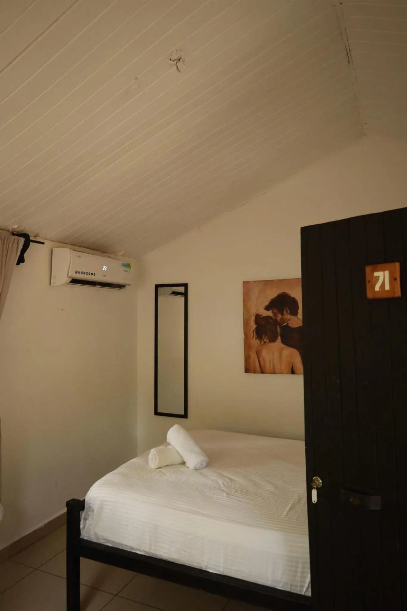 Budget Double Room - single occupancy in Zeneidas Surf Garden