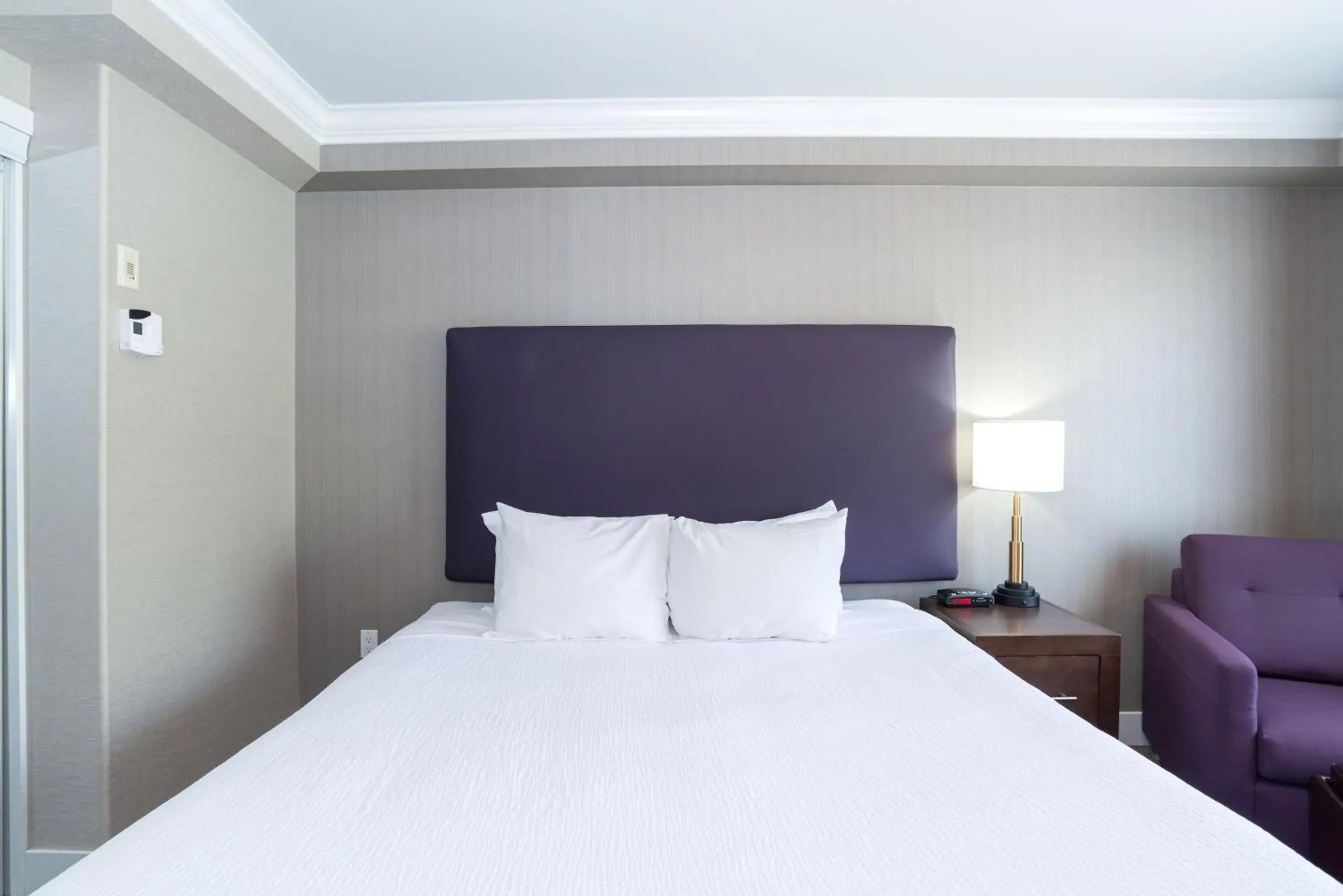 Photo of the whole room, Bed in Sandman Hotel & Suites Calgary South Photo of the whole room, Bed in Sandman Hotel & Suites Calgary South