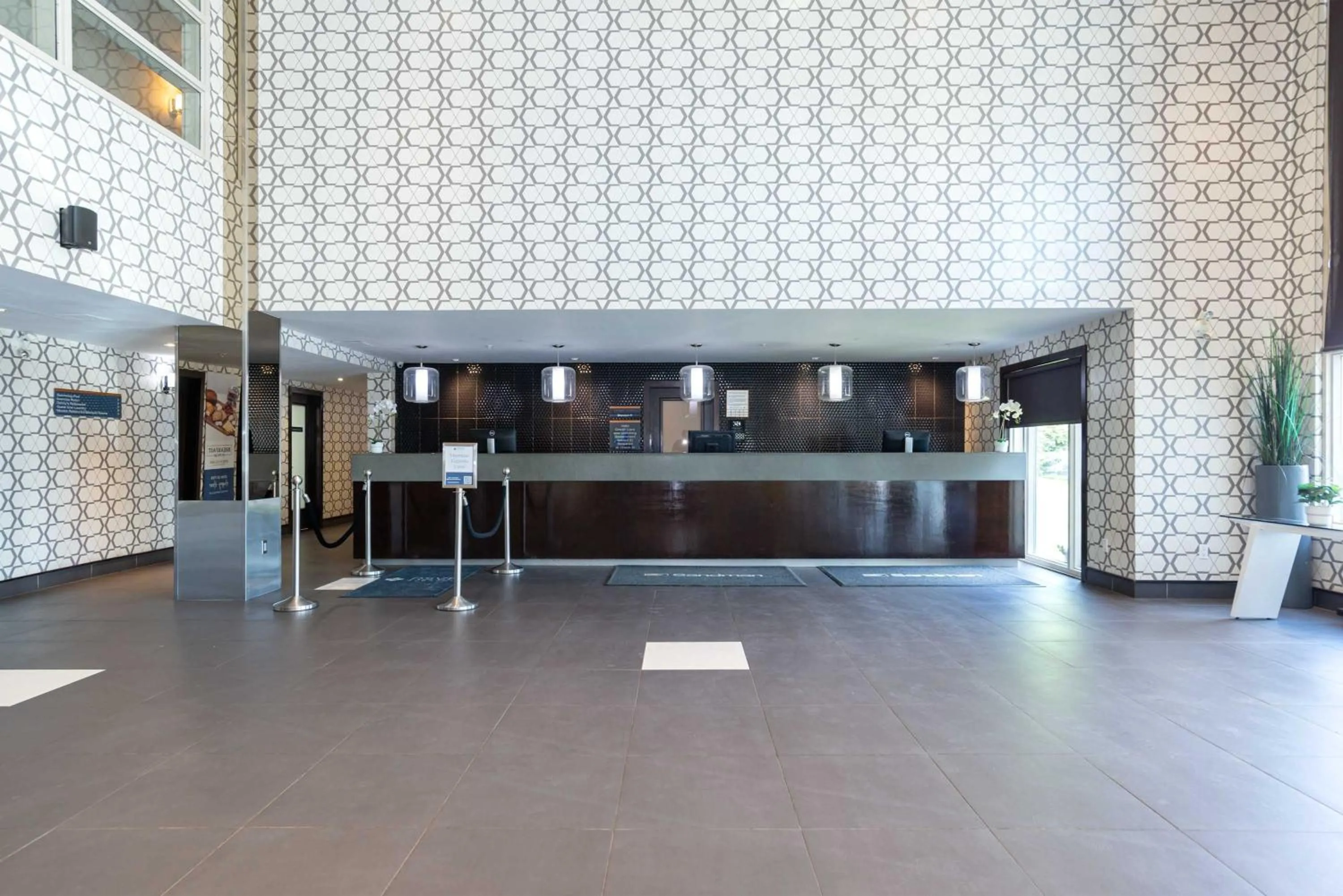 Facade/entrance in Sandman Hotel & Suites Calgary South