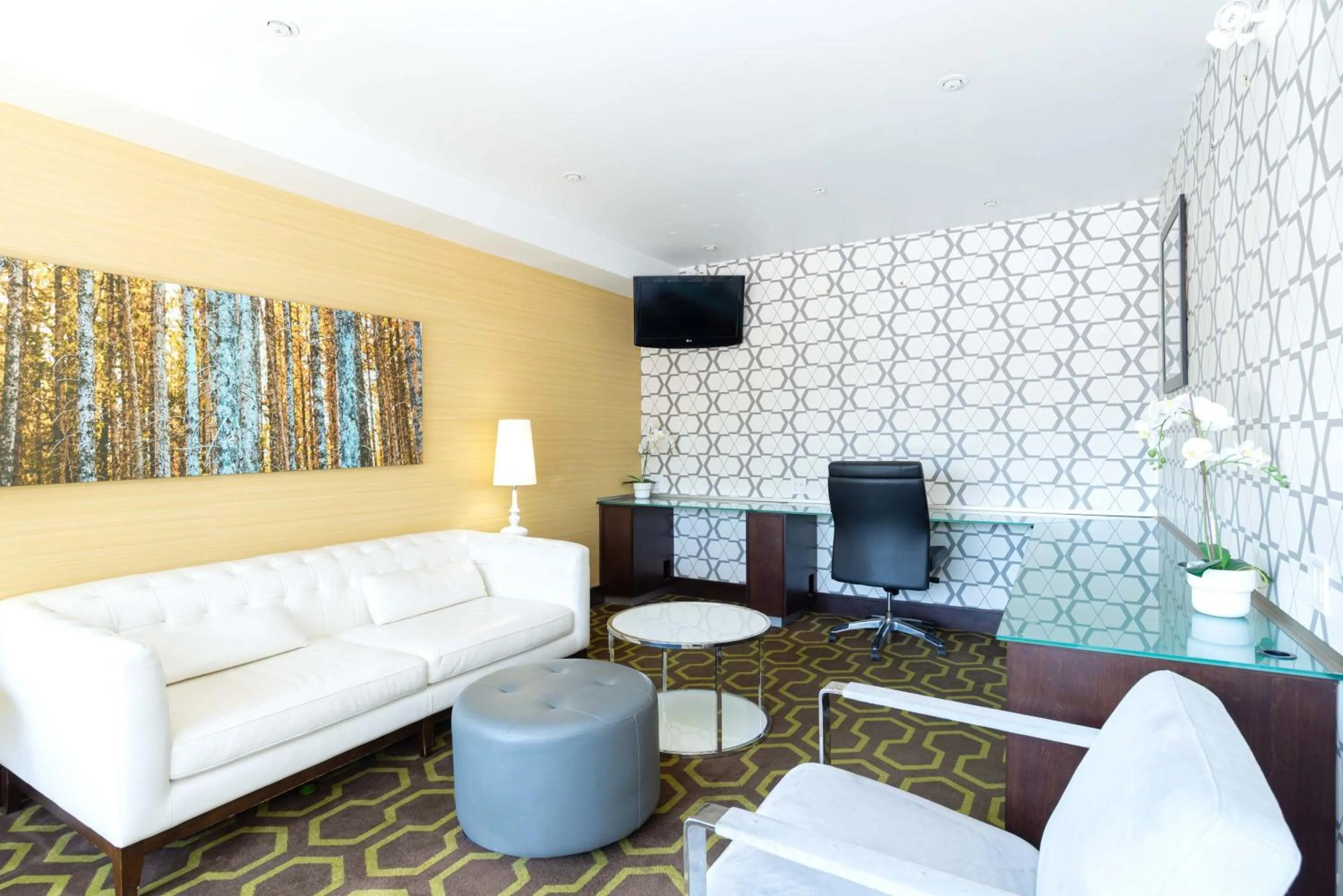 Business facilities in Sandman Hotel & Suites Calgary South