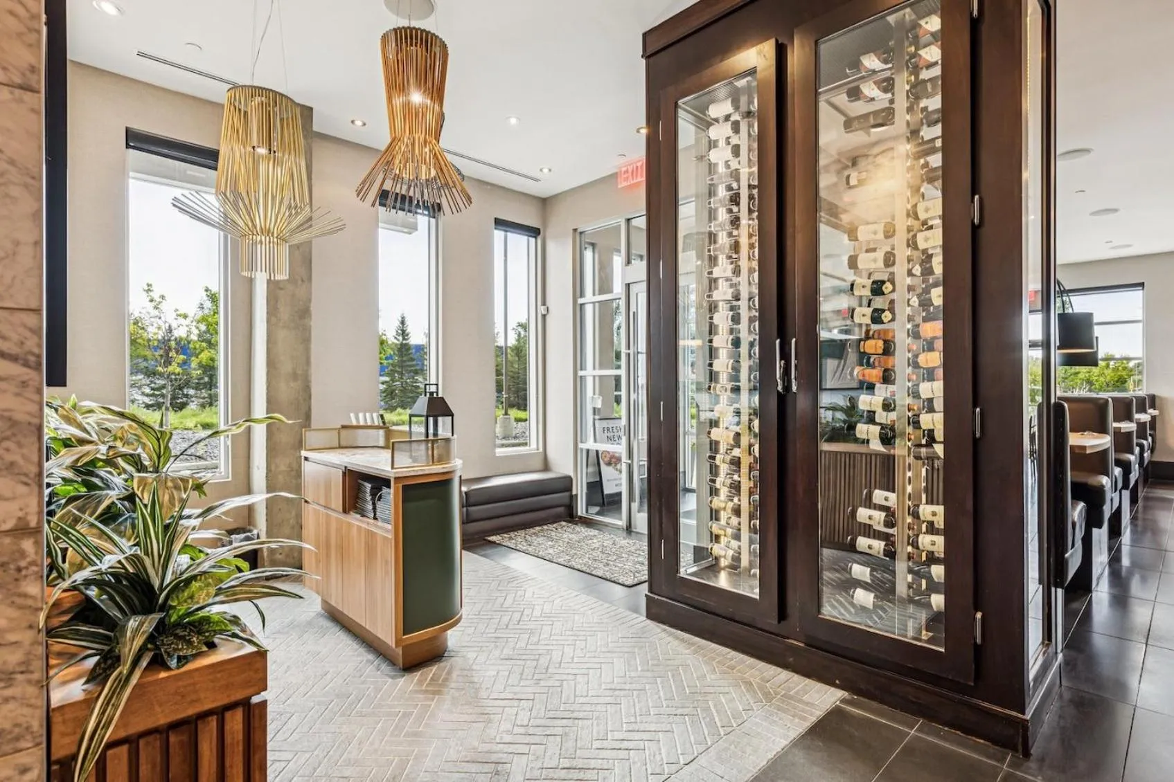 Restaurant/places to eat in Sandman Hotel & Suites Calgary South