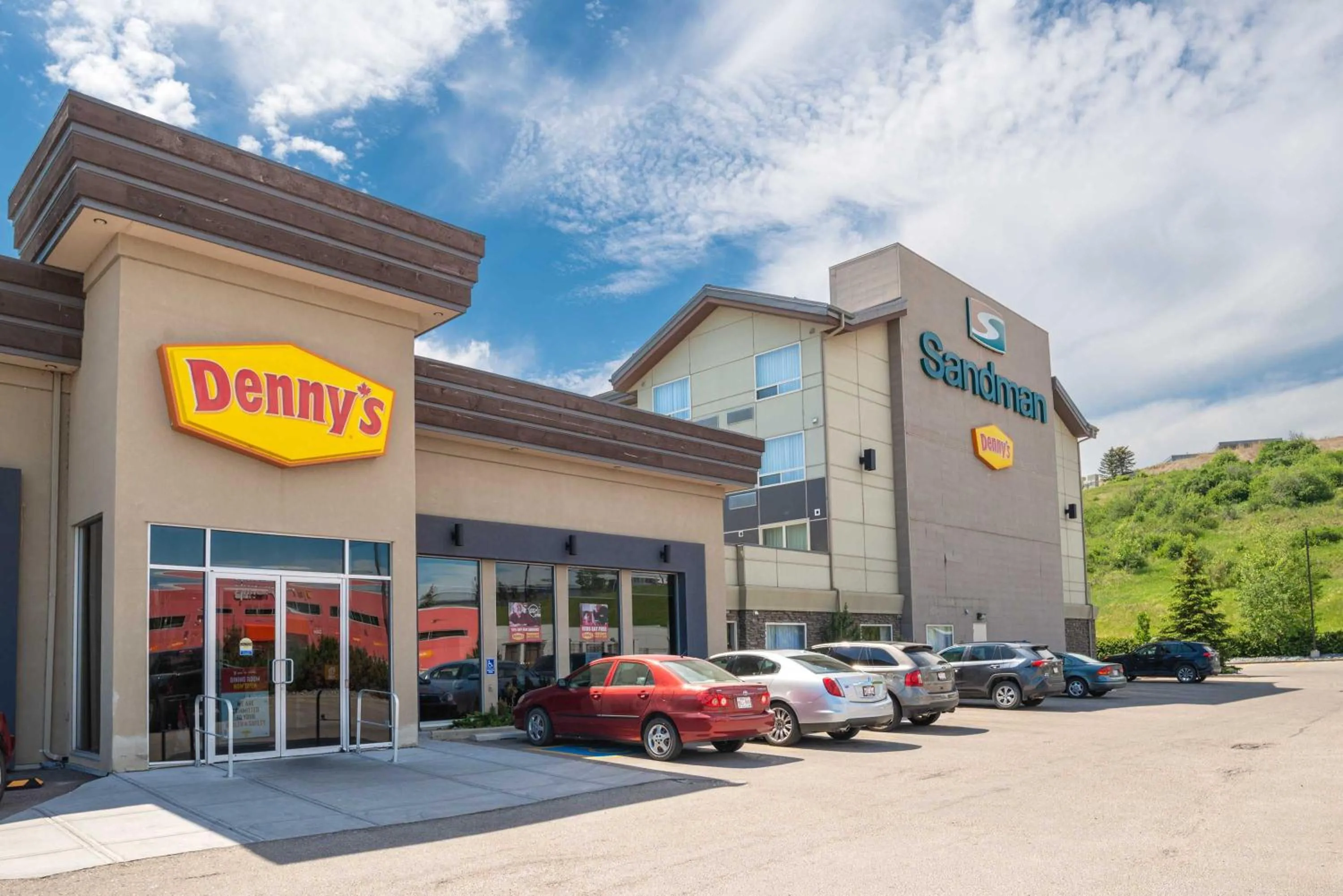 Restaurant/places to eat in Sandman Hotel & Suites Calgary South