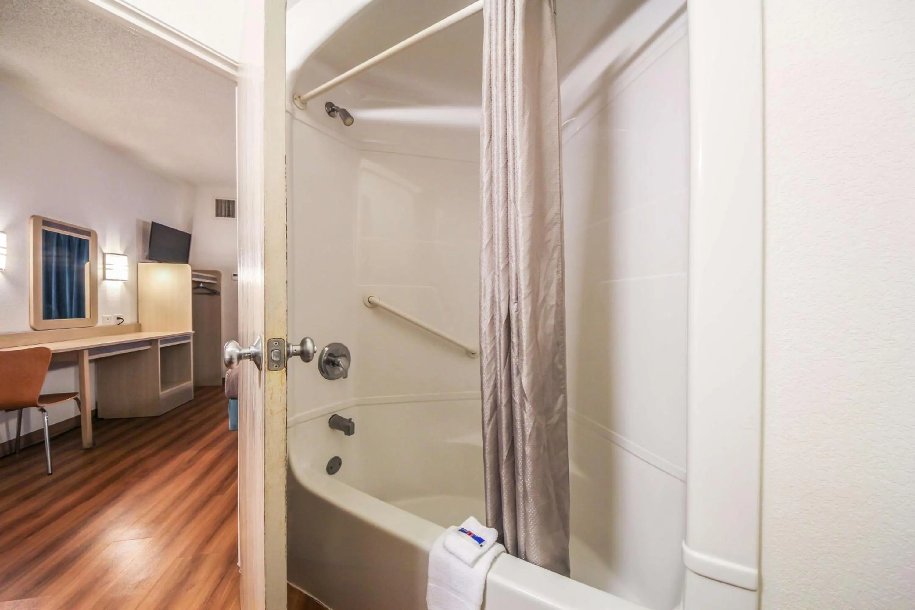 Photo of the whole room in Motel 6 New Braunfels