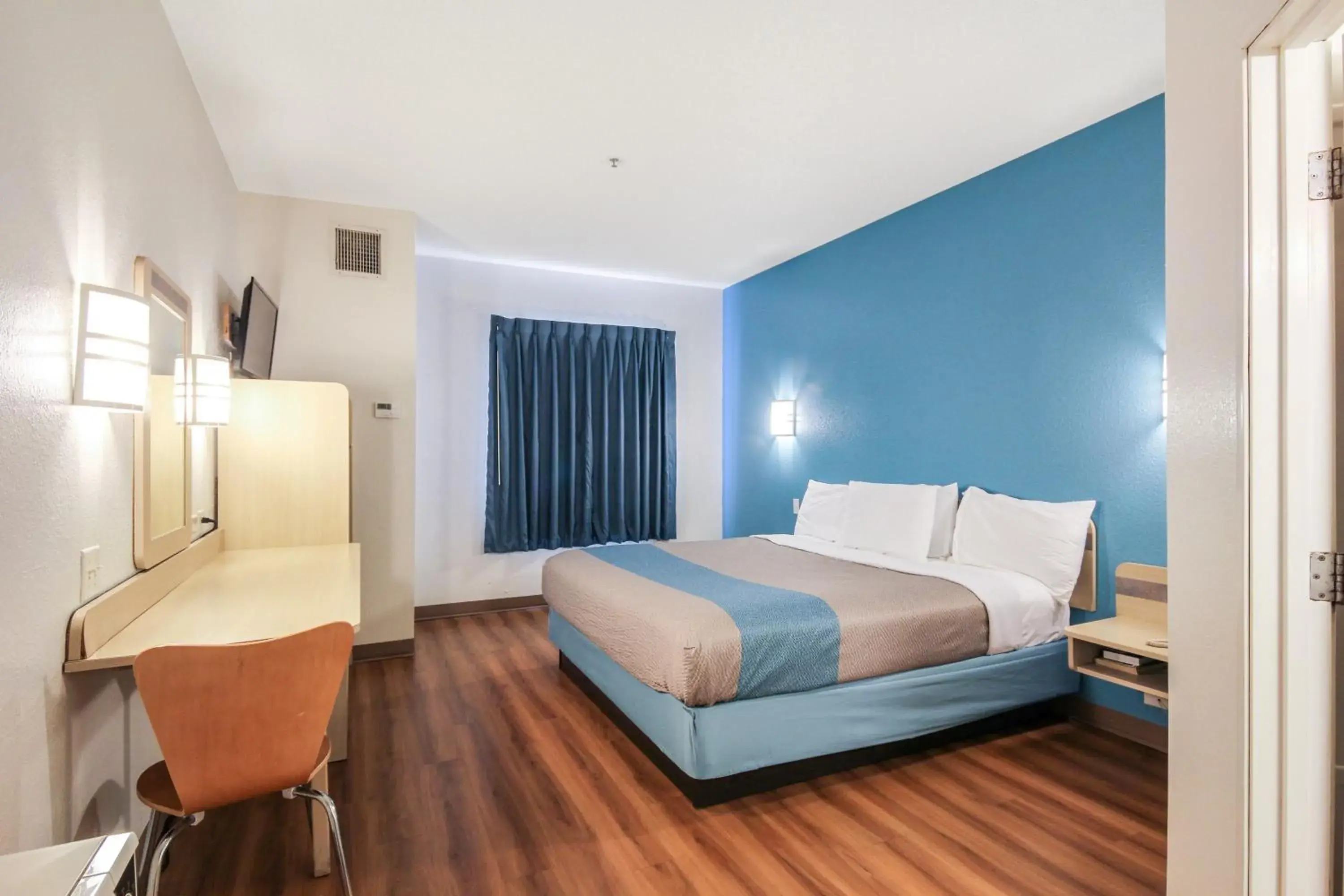 Bedroom, Bed in Motel 6 New Braunfels Bedroom, Bed in Motel 6 New Braunfels