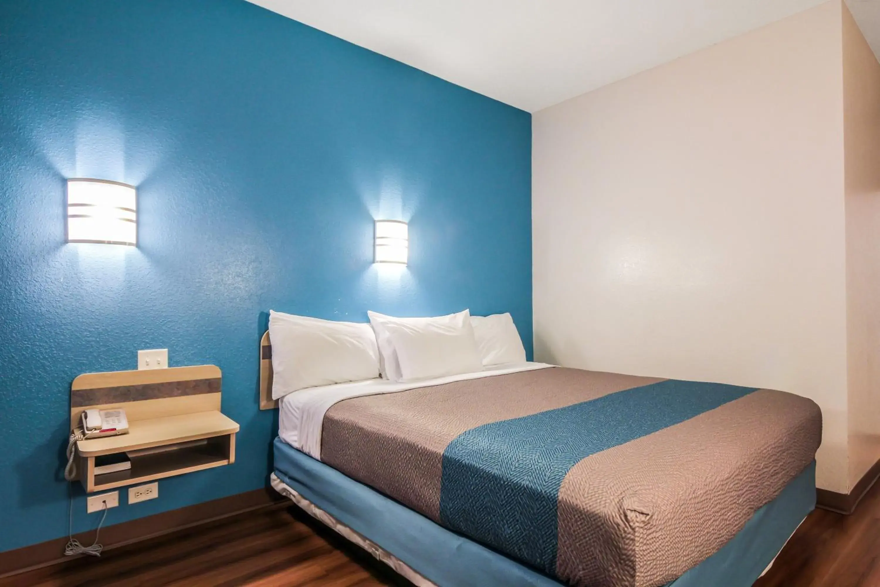 Bedroom, Bed in Motel 6 New Braunfels Bedroom, Bed in Motel 6 New Braunfels