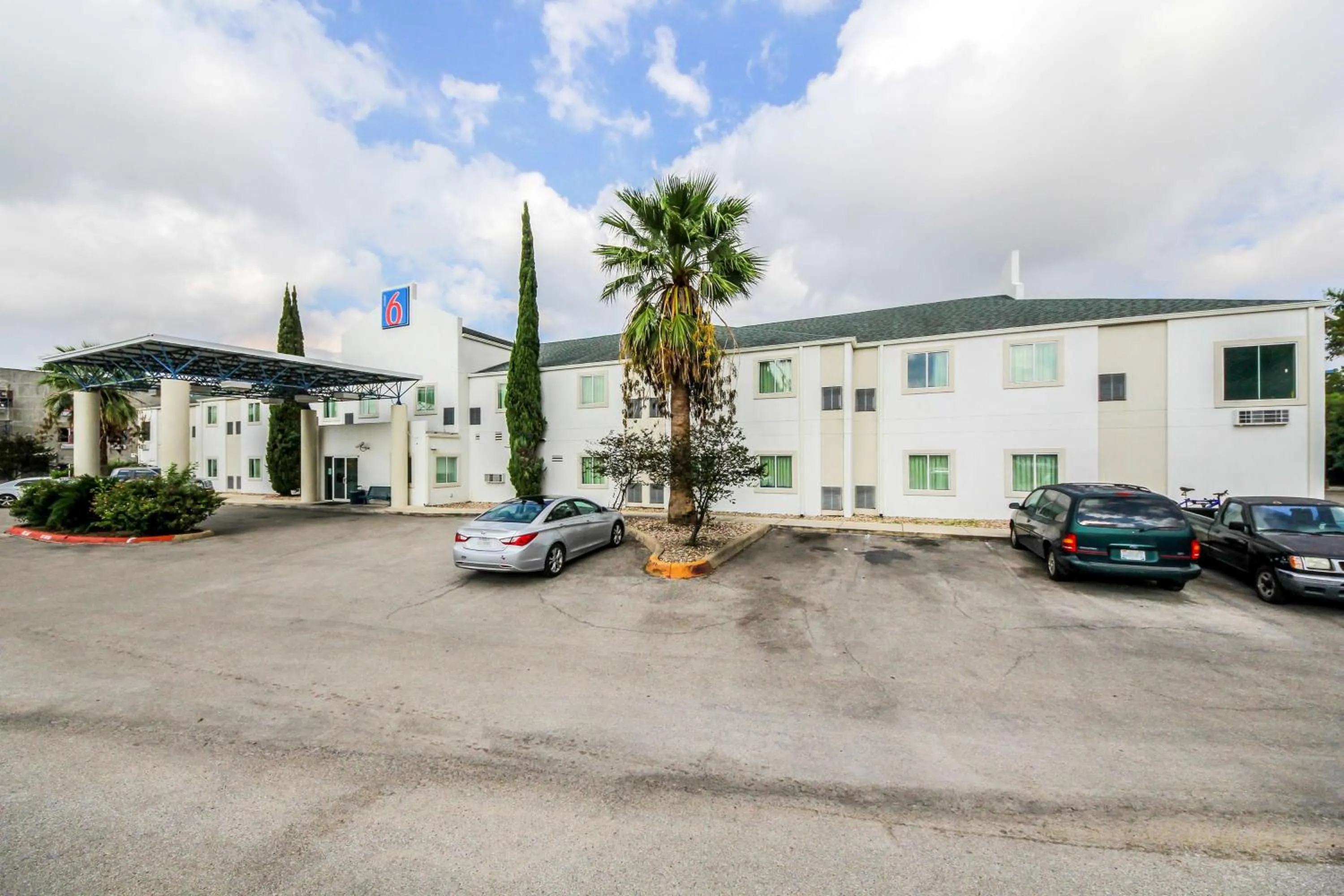 Property building in Motel 6 New Braunfels