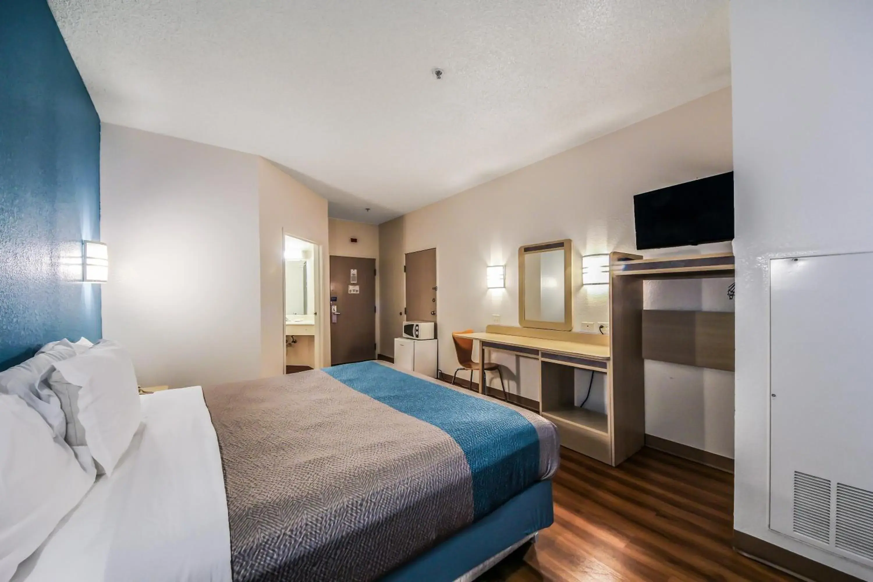 Bedroom, Bed in Motel 6 New Braunfels Bedroom, Bed in Motel 6 New Braunfels