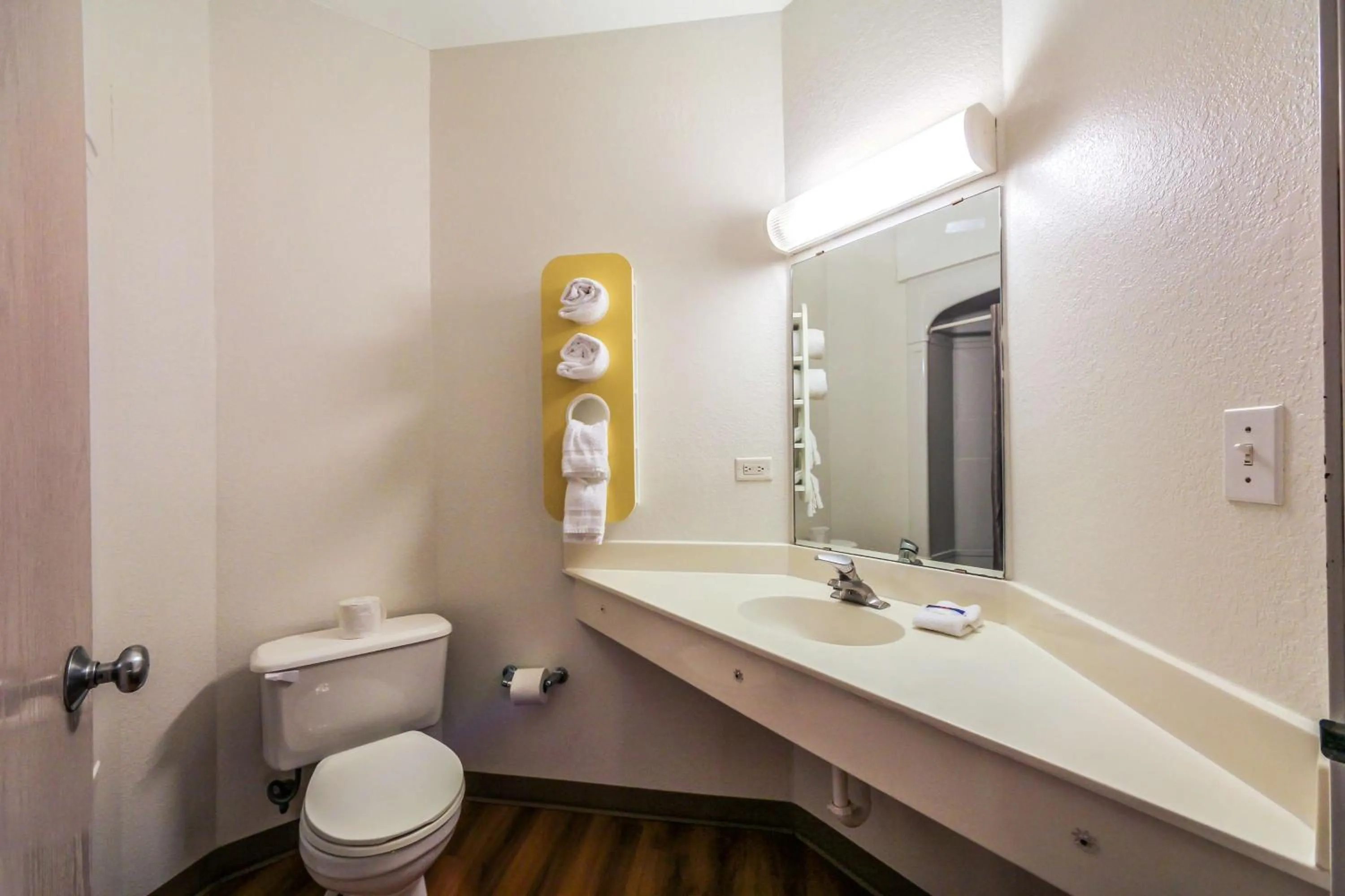 Photo of the whole room in Motel 6 New Braunfels