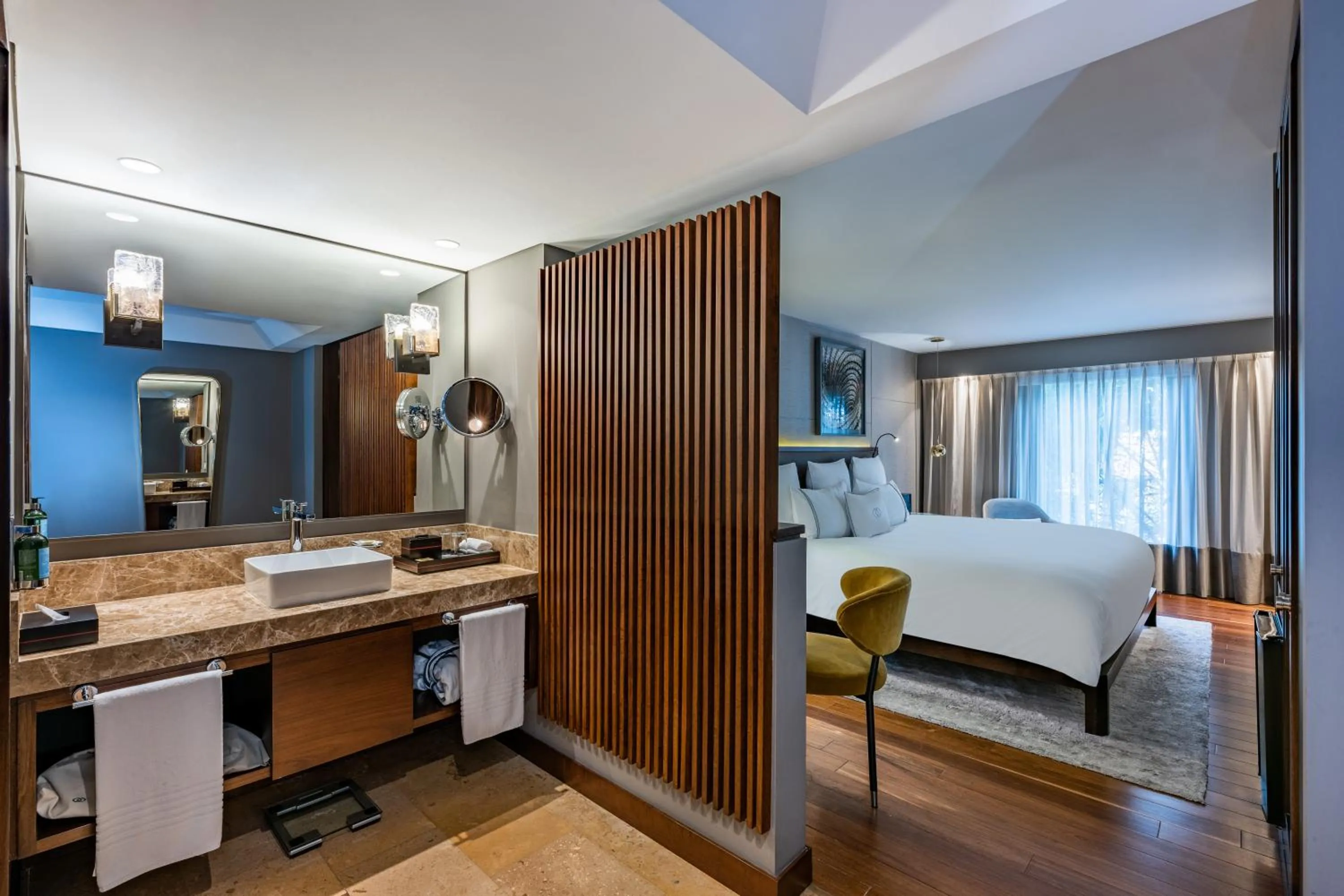 Bathroom, Bed in Sofitel Bogota Victoria Regia