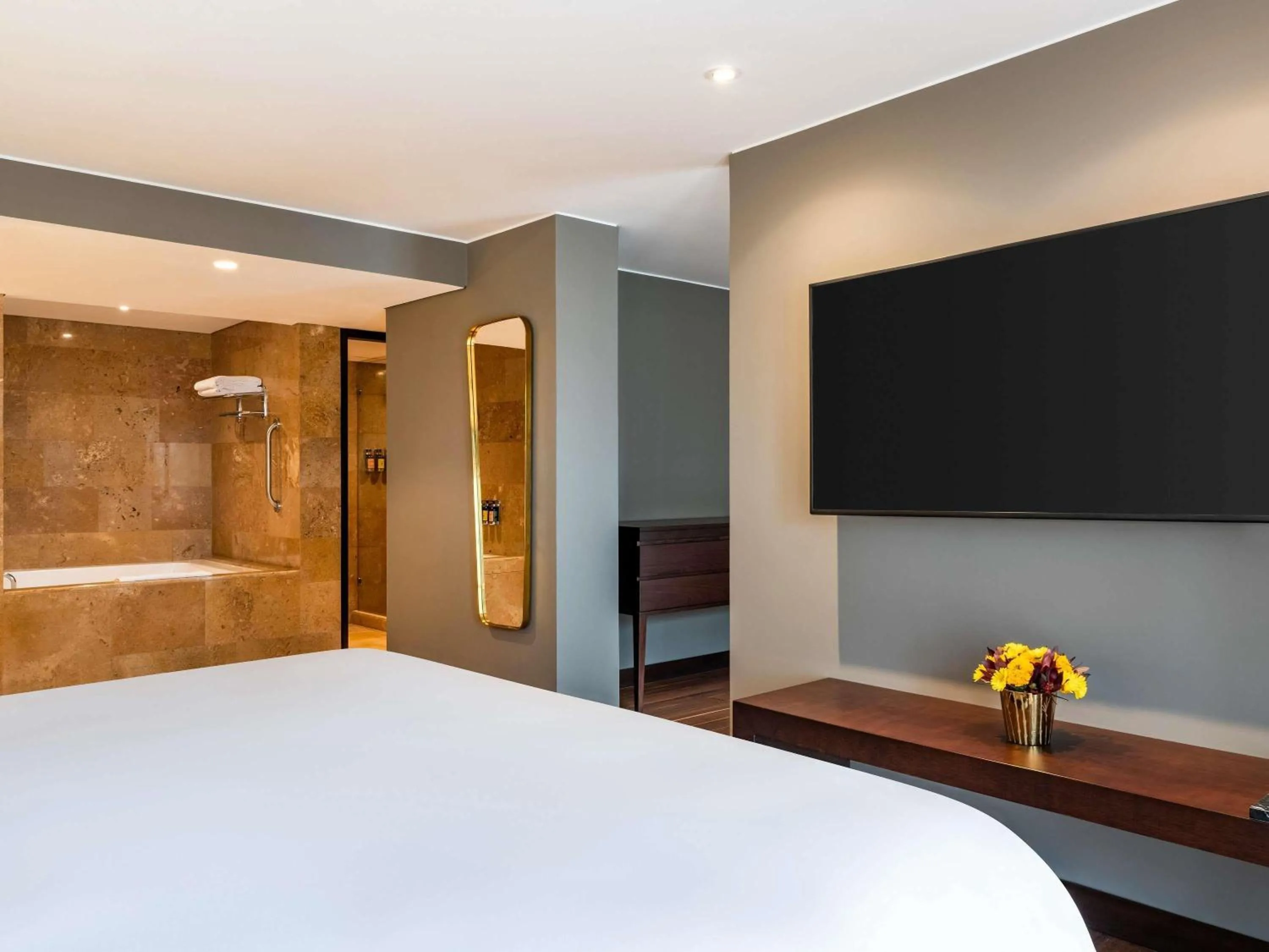 Bedroom, Bed in Sofitel Bogota Victoria Regia