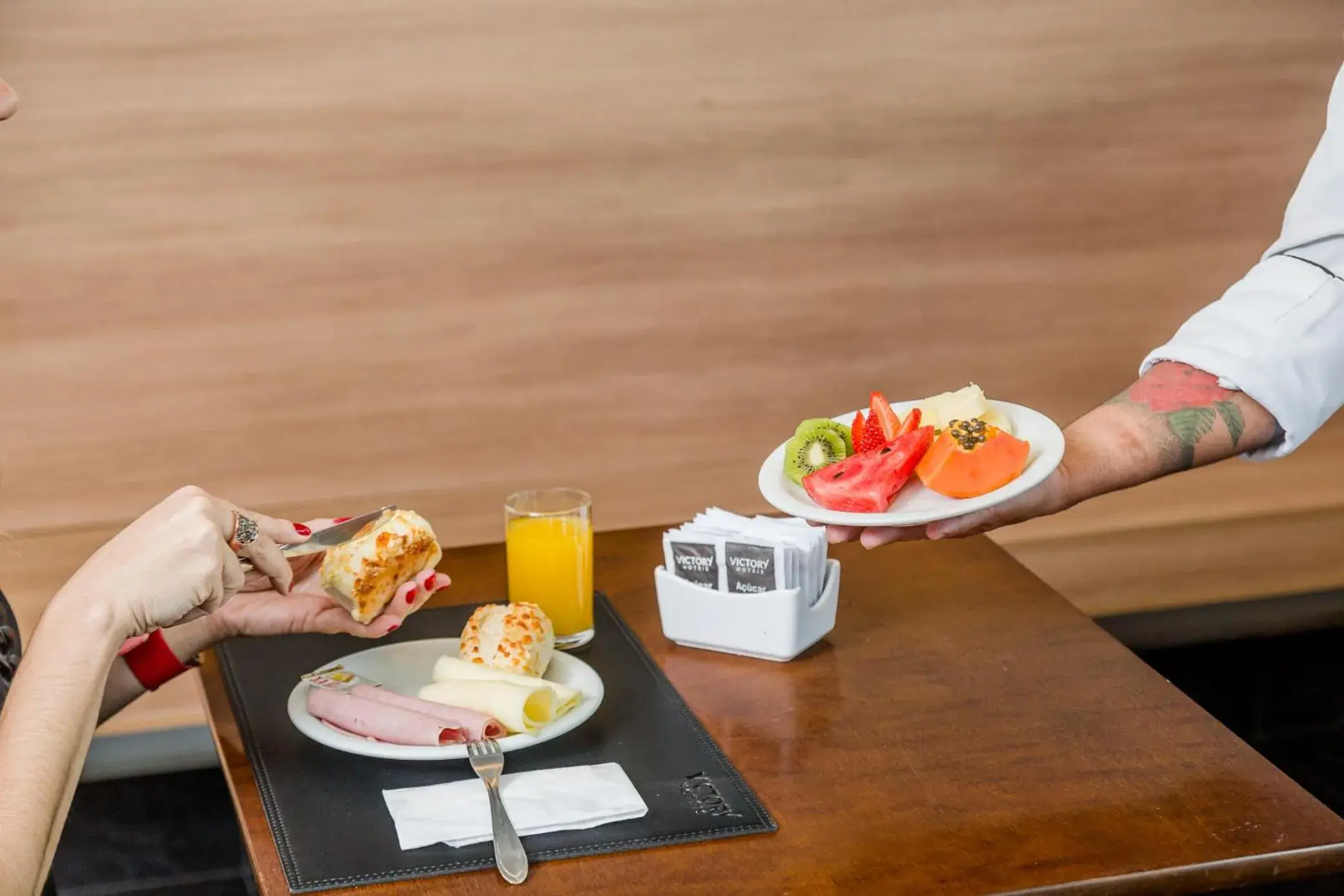 Breakfast in Victory Suites Breakfast in Victory Suites