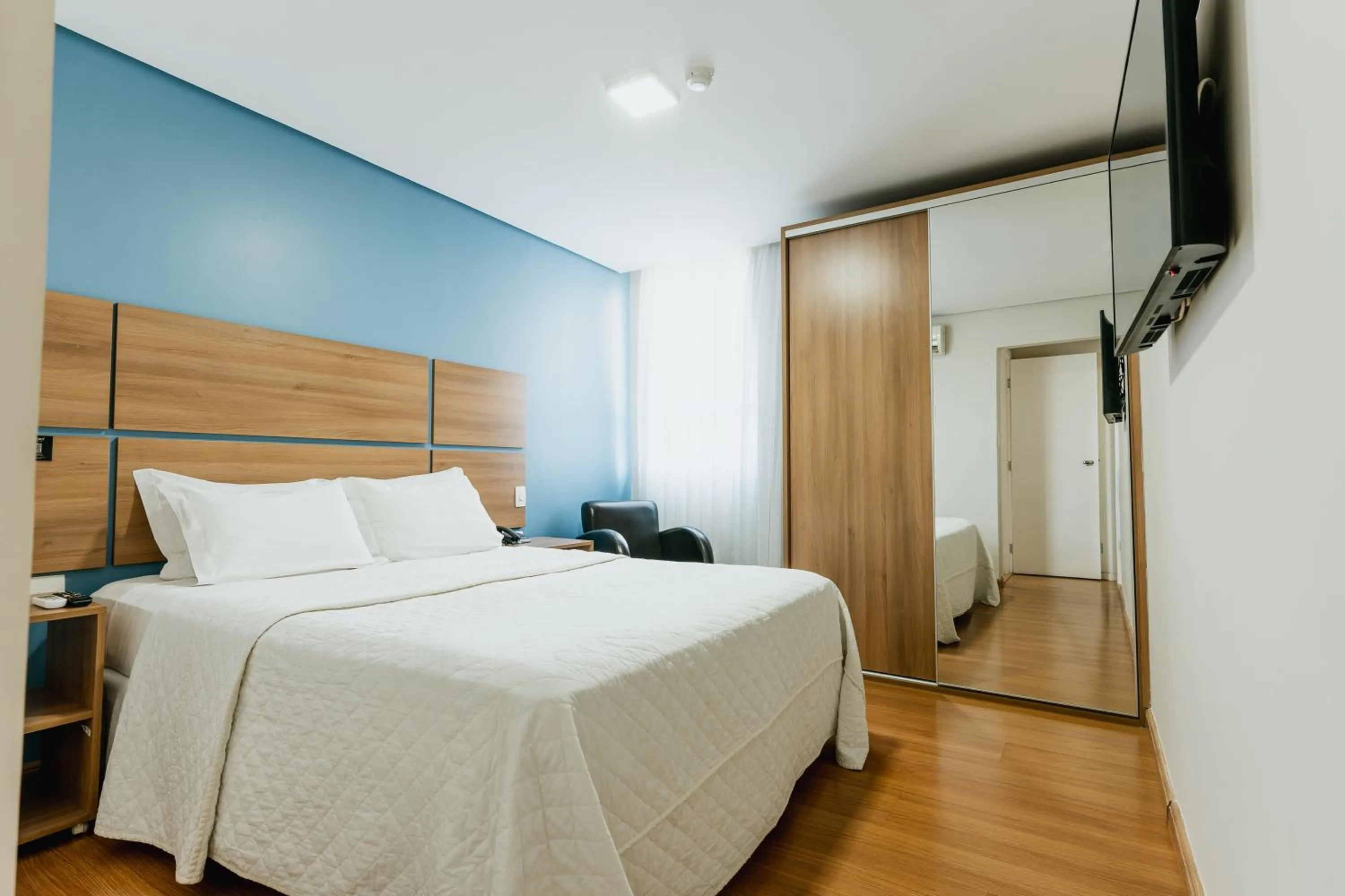 Bedroom, Bed in Victory Suites