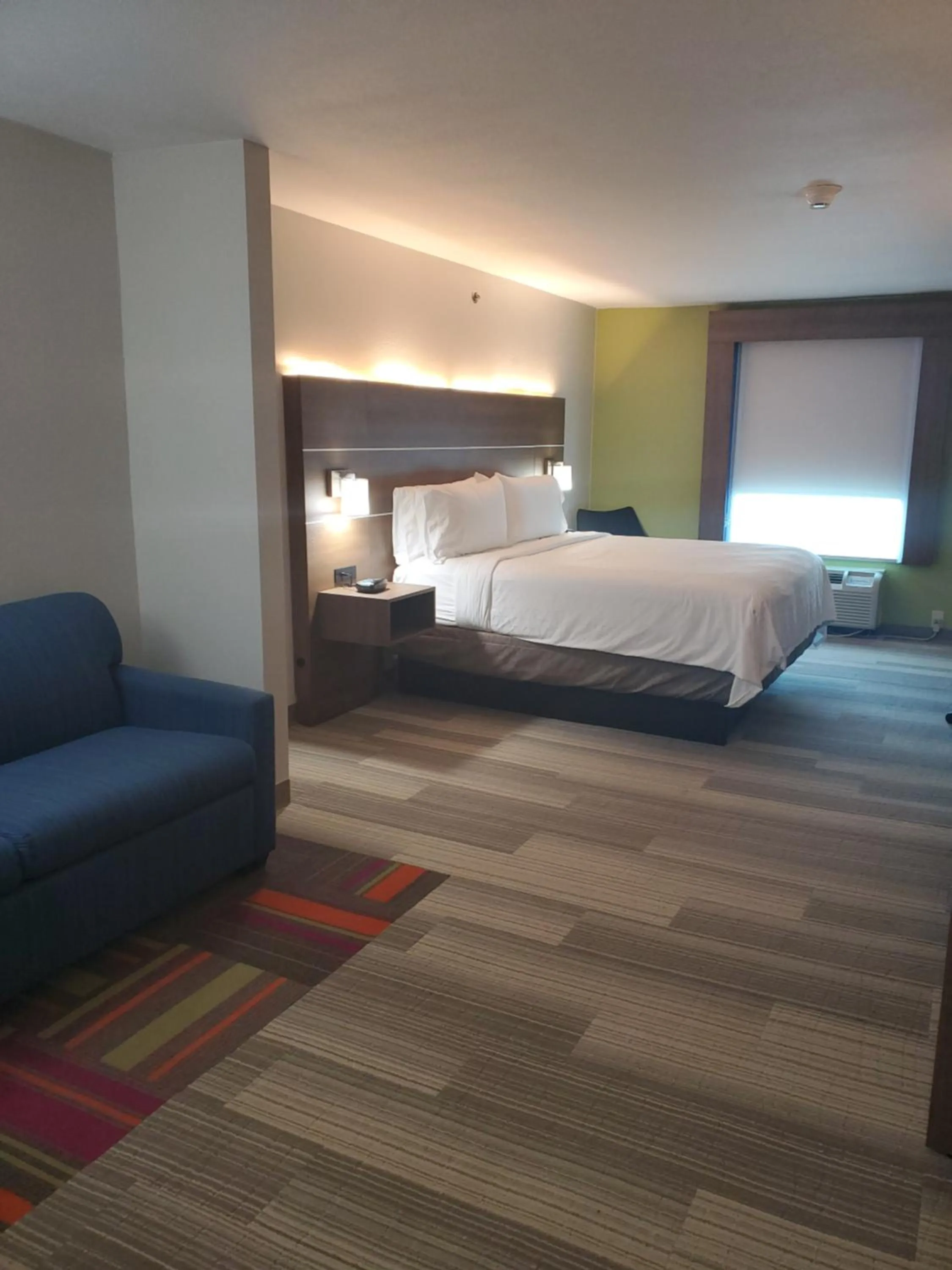Bed in Holiday Inn Express & Suites San Antonio West Sea World Area by IHG