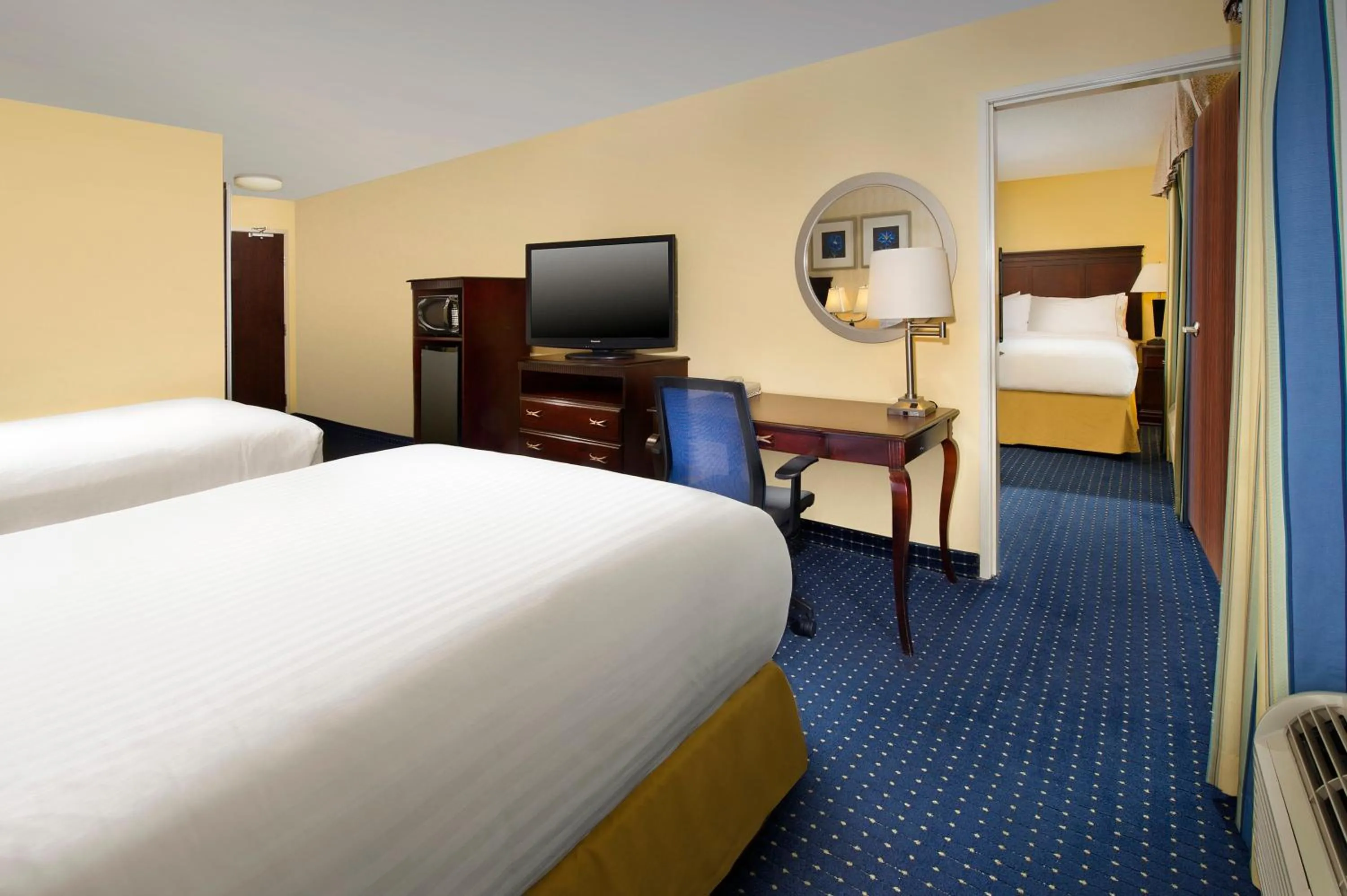Photo of the whole room, Bed in Holiday Inn Express & Suites San Antonio West Sea World Area by IHG