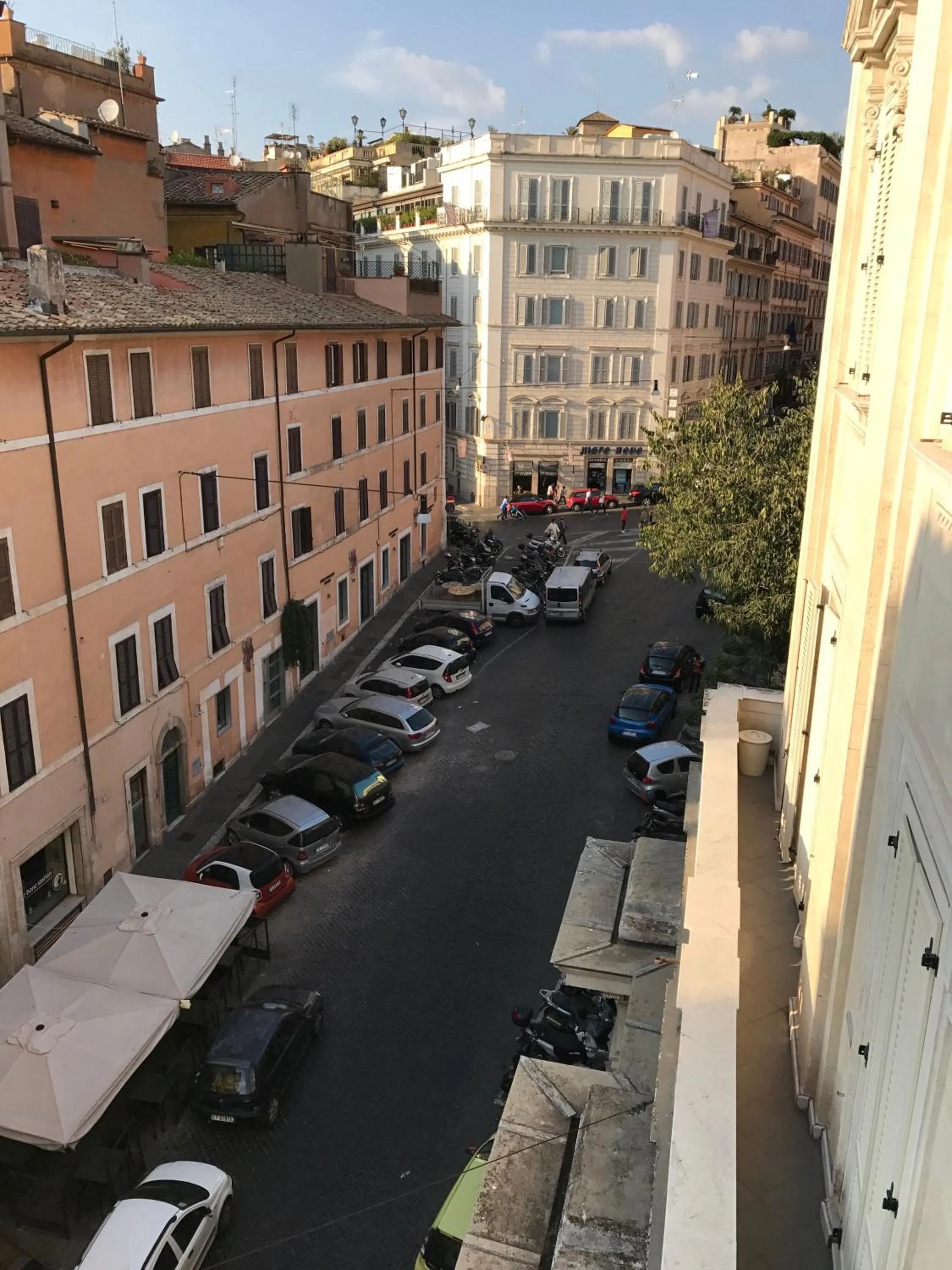 Street view in Sweethome Crispi