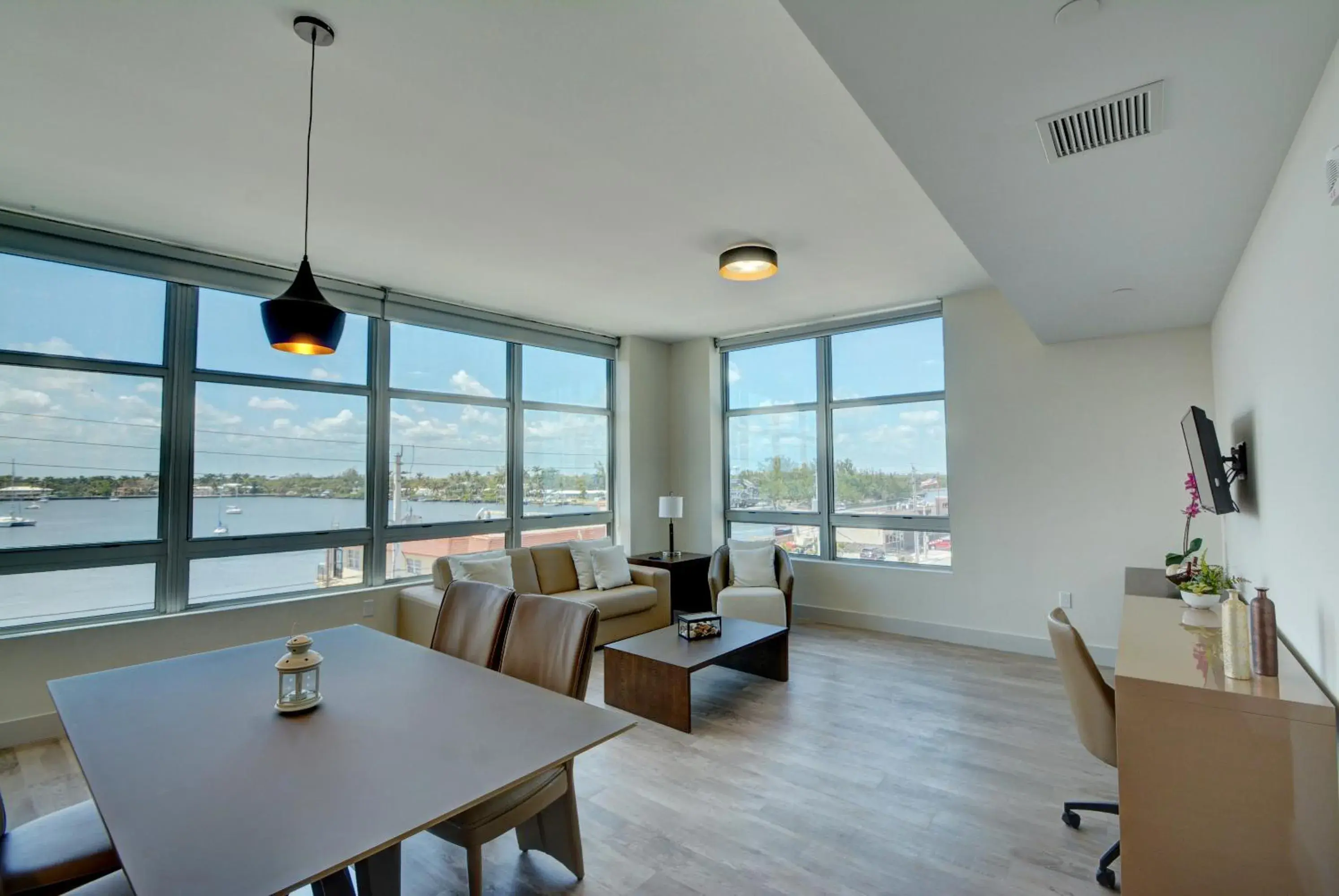 Living room in CH Luxury Condos & Studios On The Beach Living room in CH Luxury Condos & Studios On The Beach