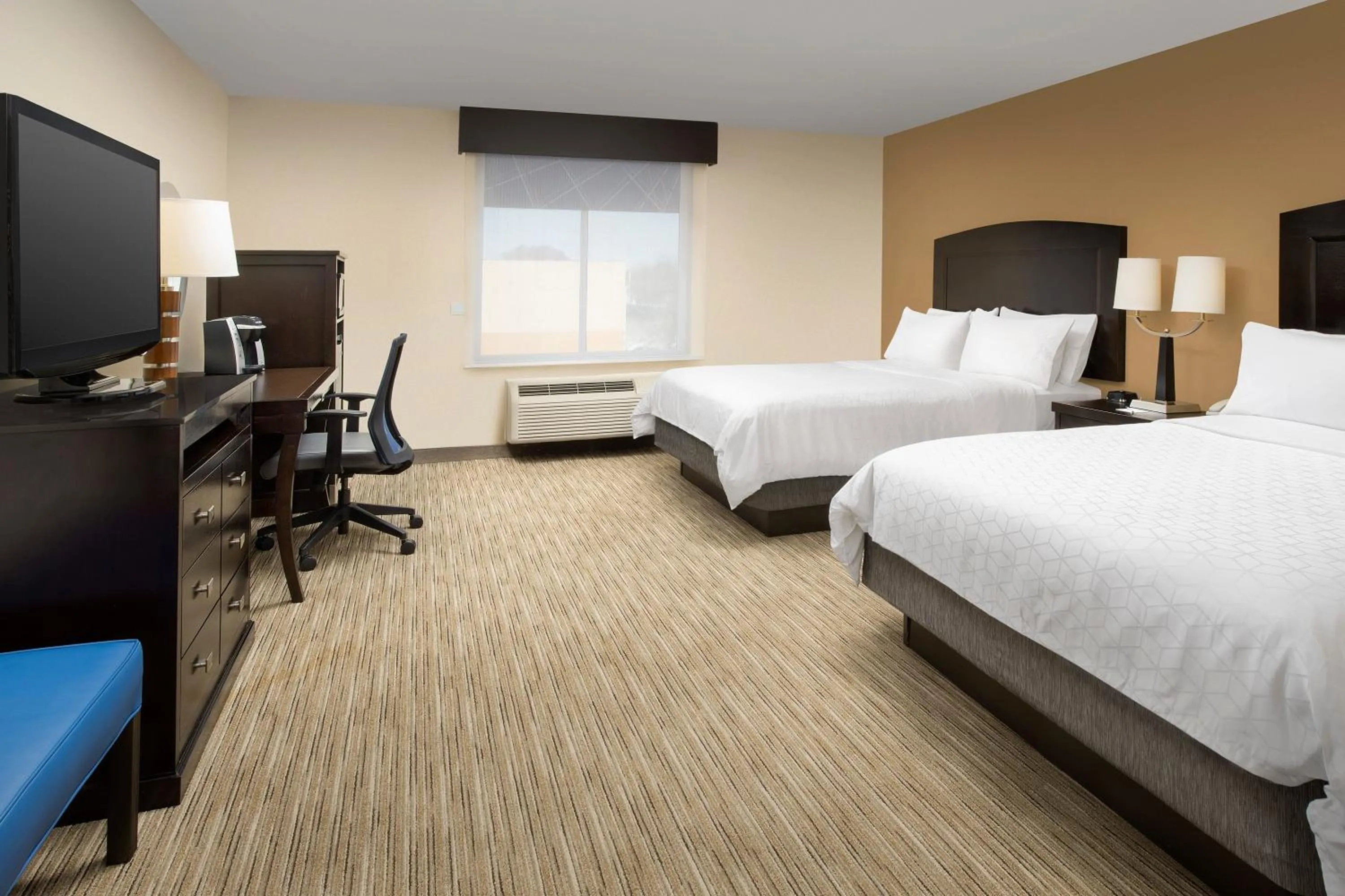 Photo of the whole room, Bed in Holiday Inn Express Uvalde by IHG