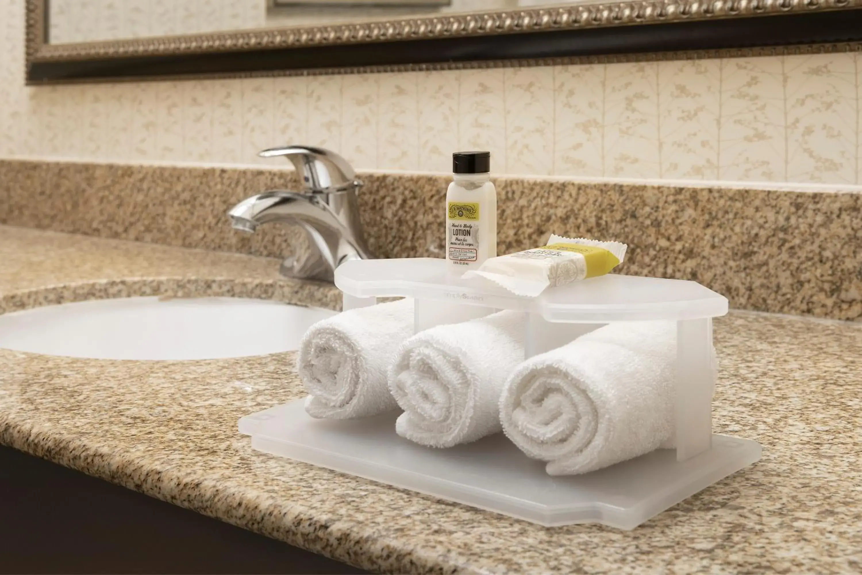 Standard Queen Room with Two Queen Beds and Mobility Accessible Tub in Holiday Inn Express Uvalde by IHG Standard Queen Room with Two Queen Beds and Mobility Accessible Tub in Holiday Inn Express Uvalde by IHG