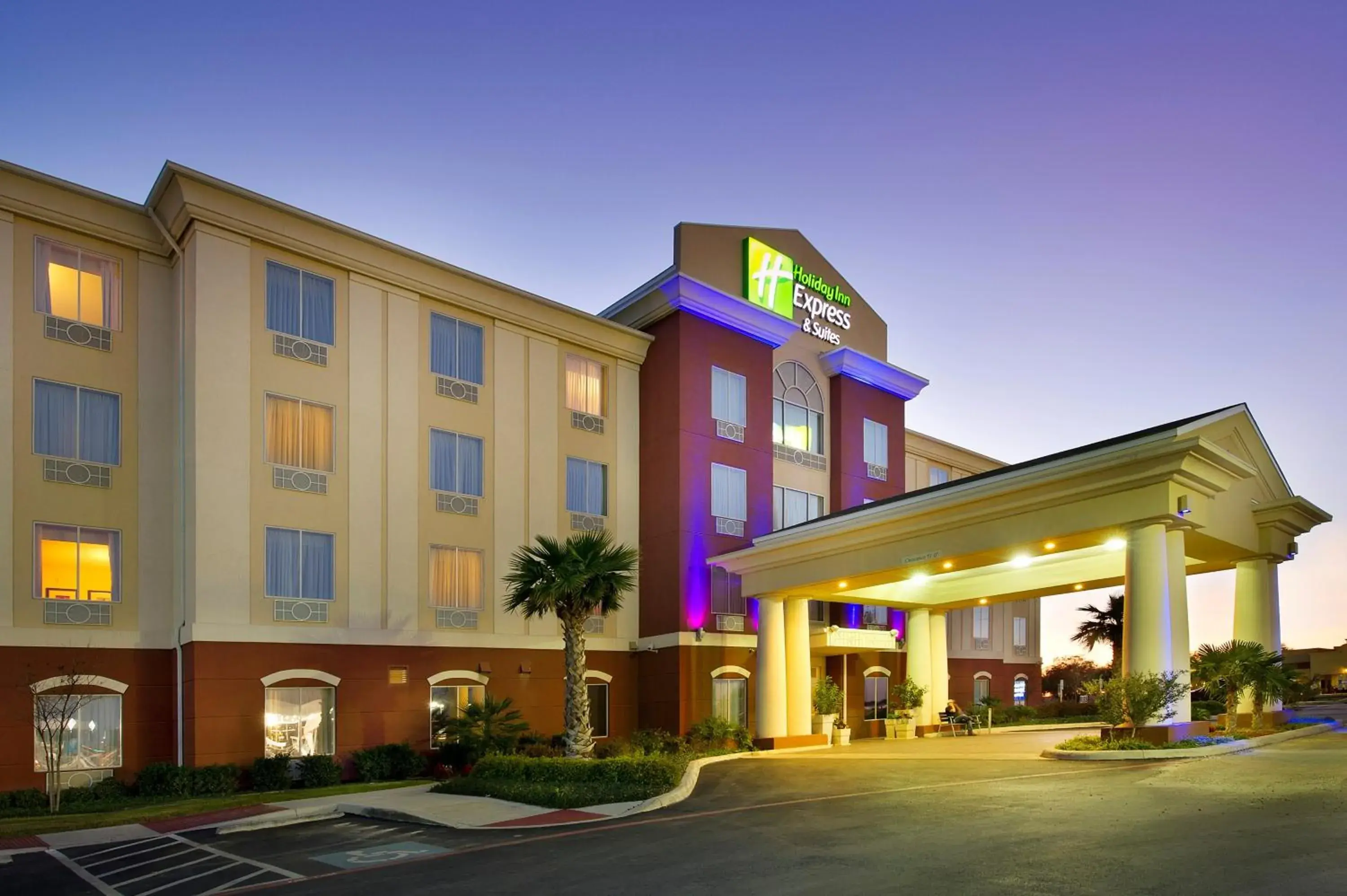 Property building in Holiday Inn Express Uvalde by IHG Property building in Holiday Inn Express Uvalde by IHG