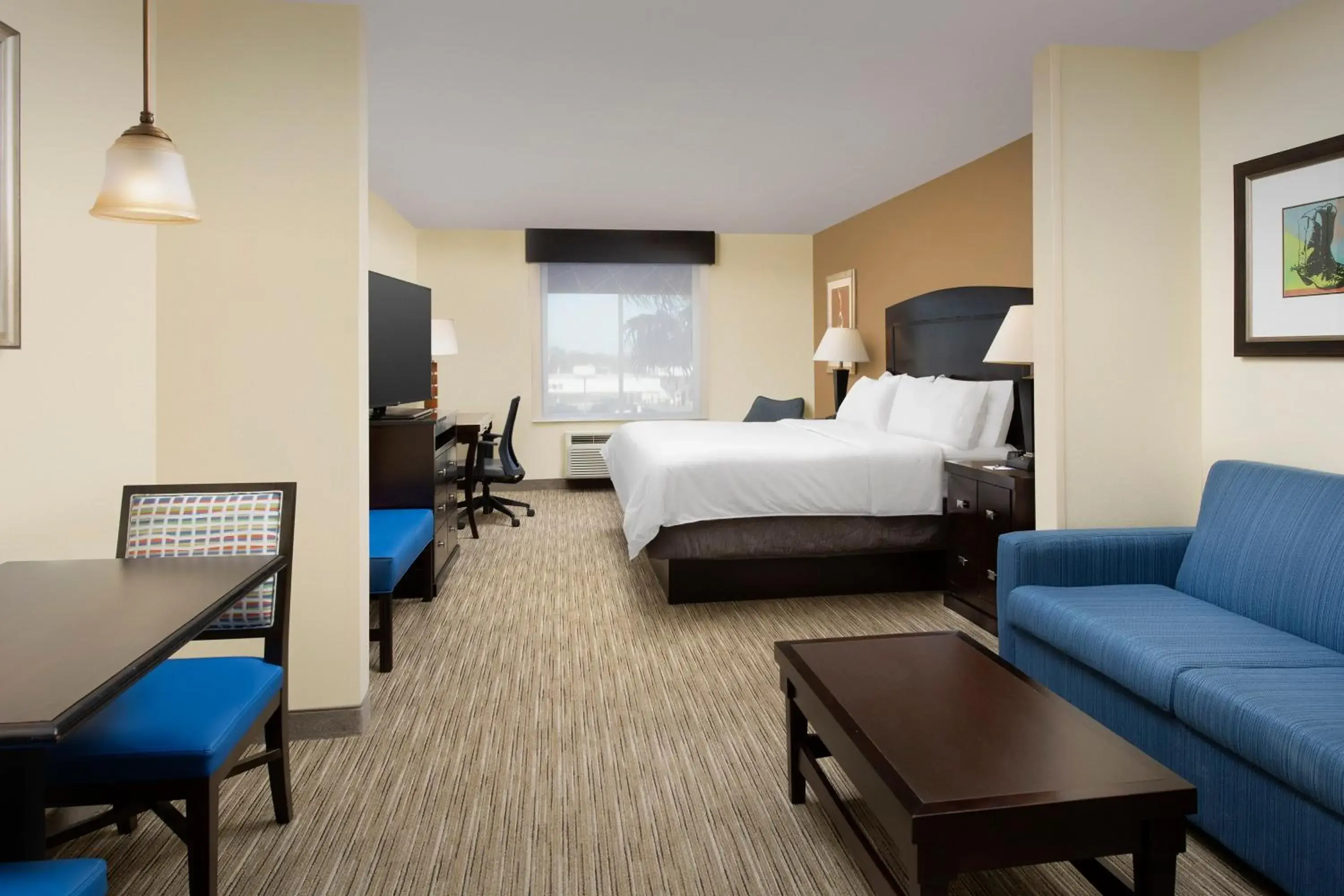 Bed in Holiday Inn Express Uvalde by IHG Bed in Holiday Inn Express Uvalde by IHG
