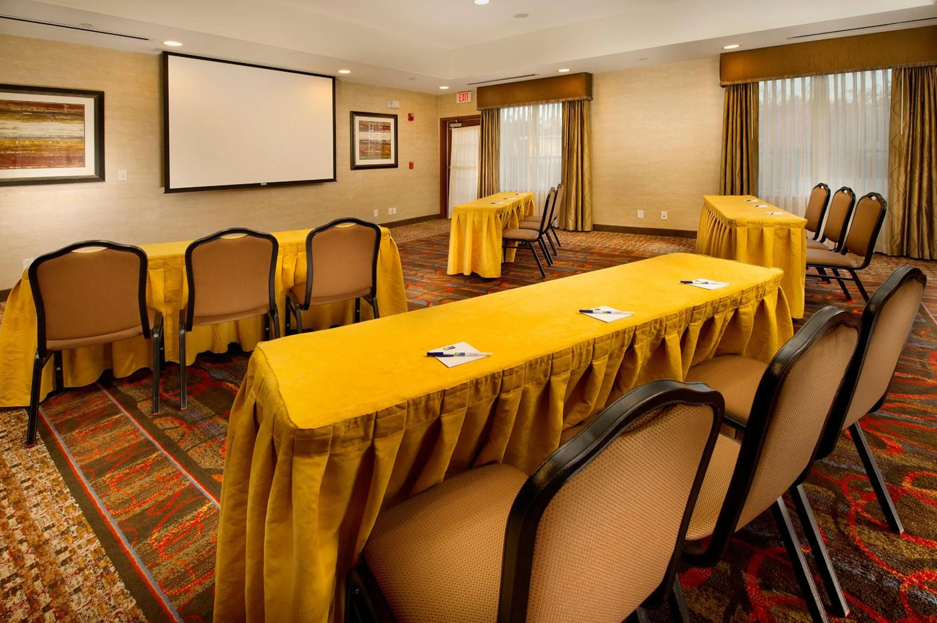 Meeting/conference room in Holiday Inn Express Uvalde by IHG