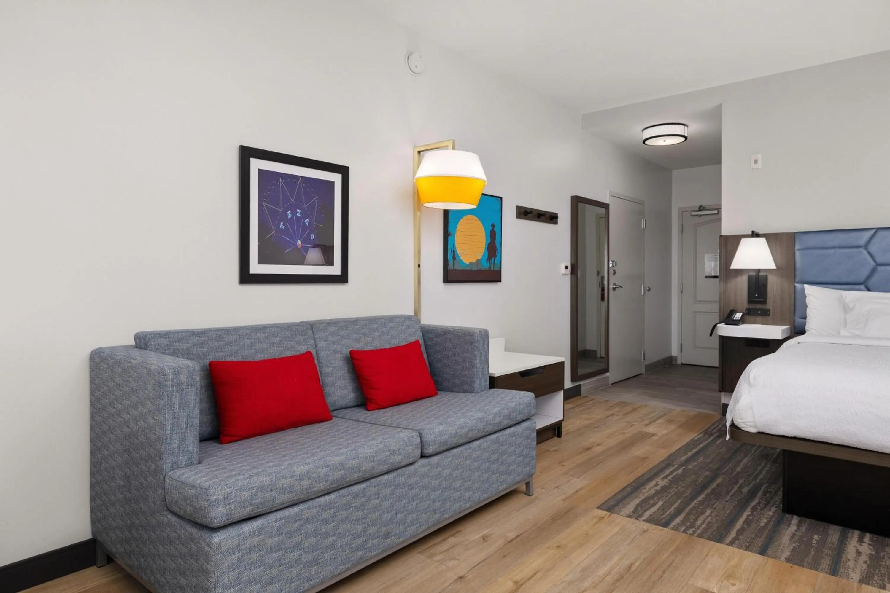 Living room, Bed in Hampton Inn & Suites McAllen