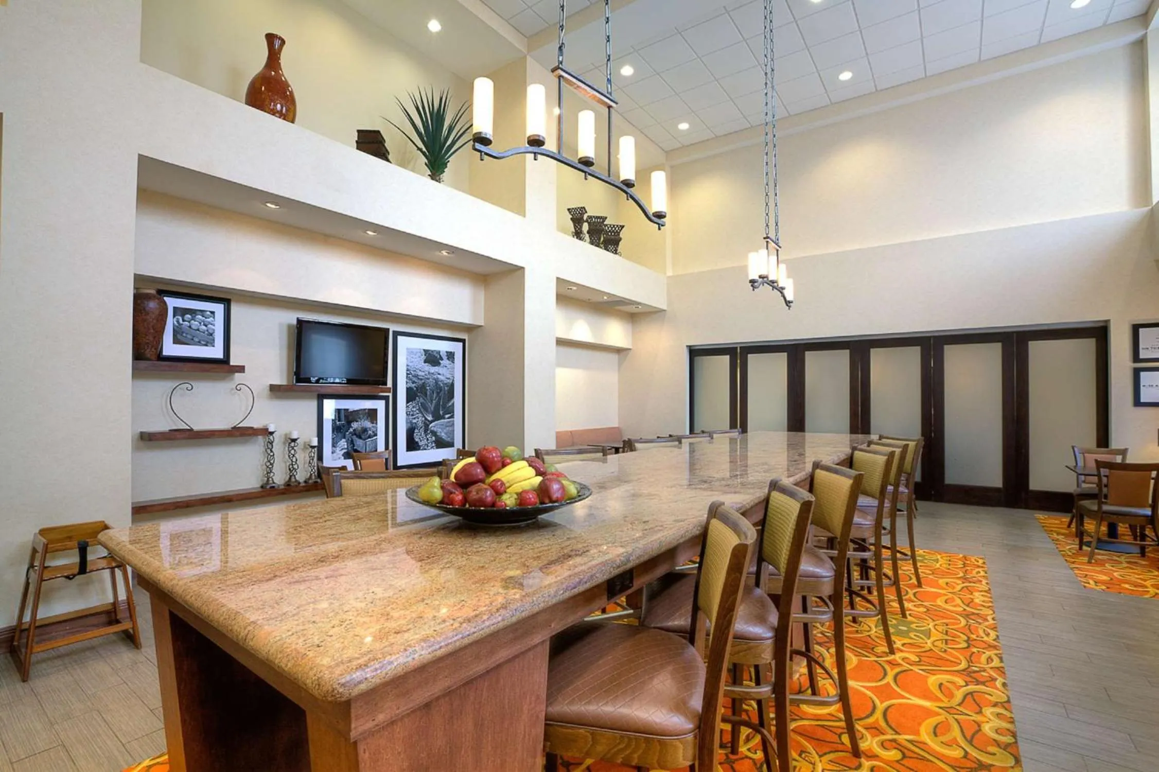 Dining area in Hampton Inn & Suites McAllen